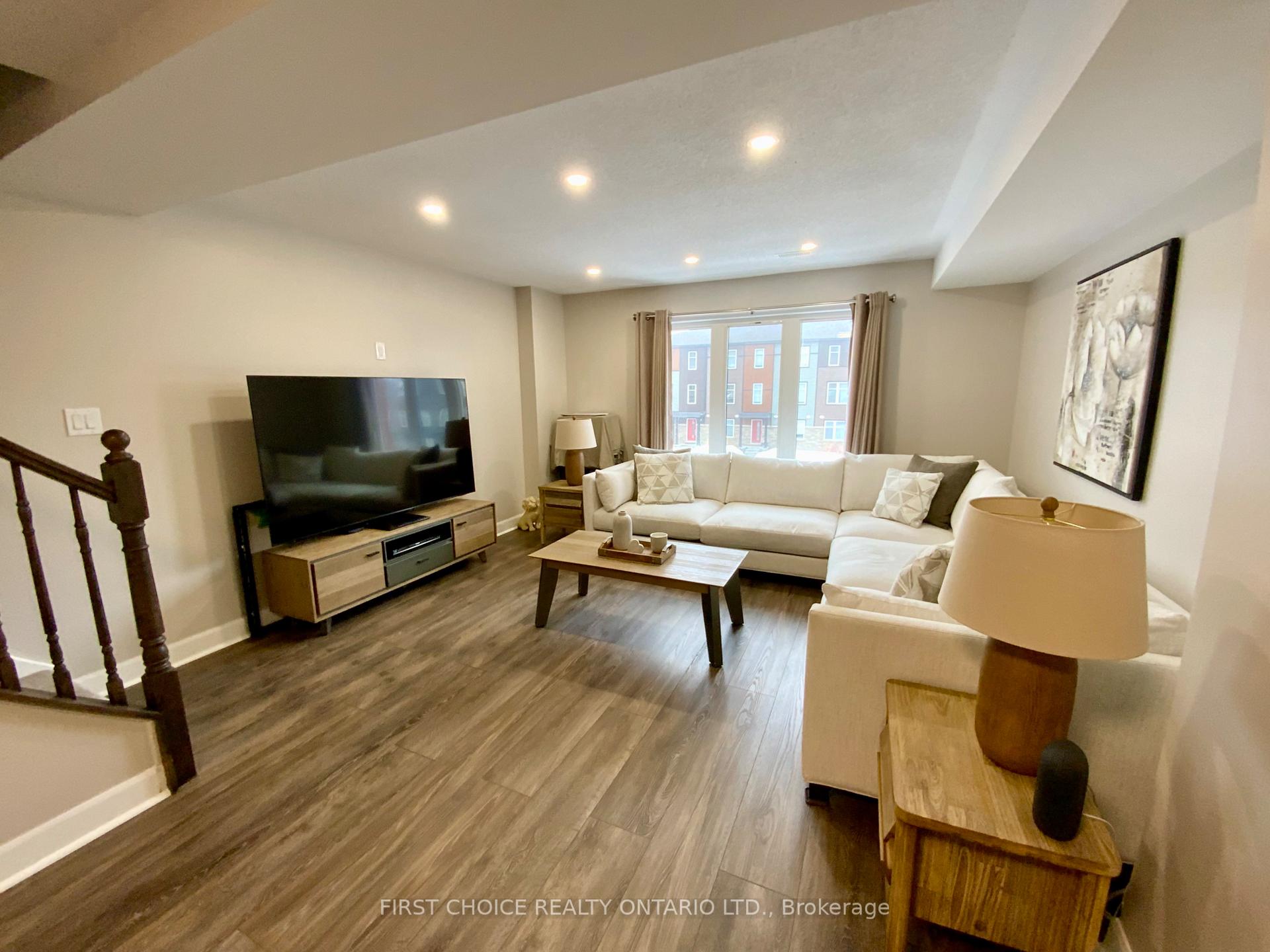 Photo 10 of Unit 10, 46 Lakepointe Drive, Ottawa, Avalon East — HOMEH