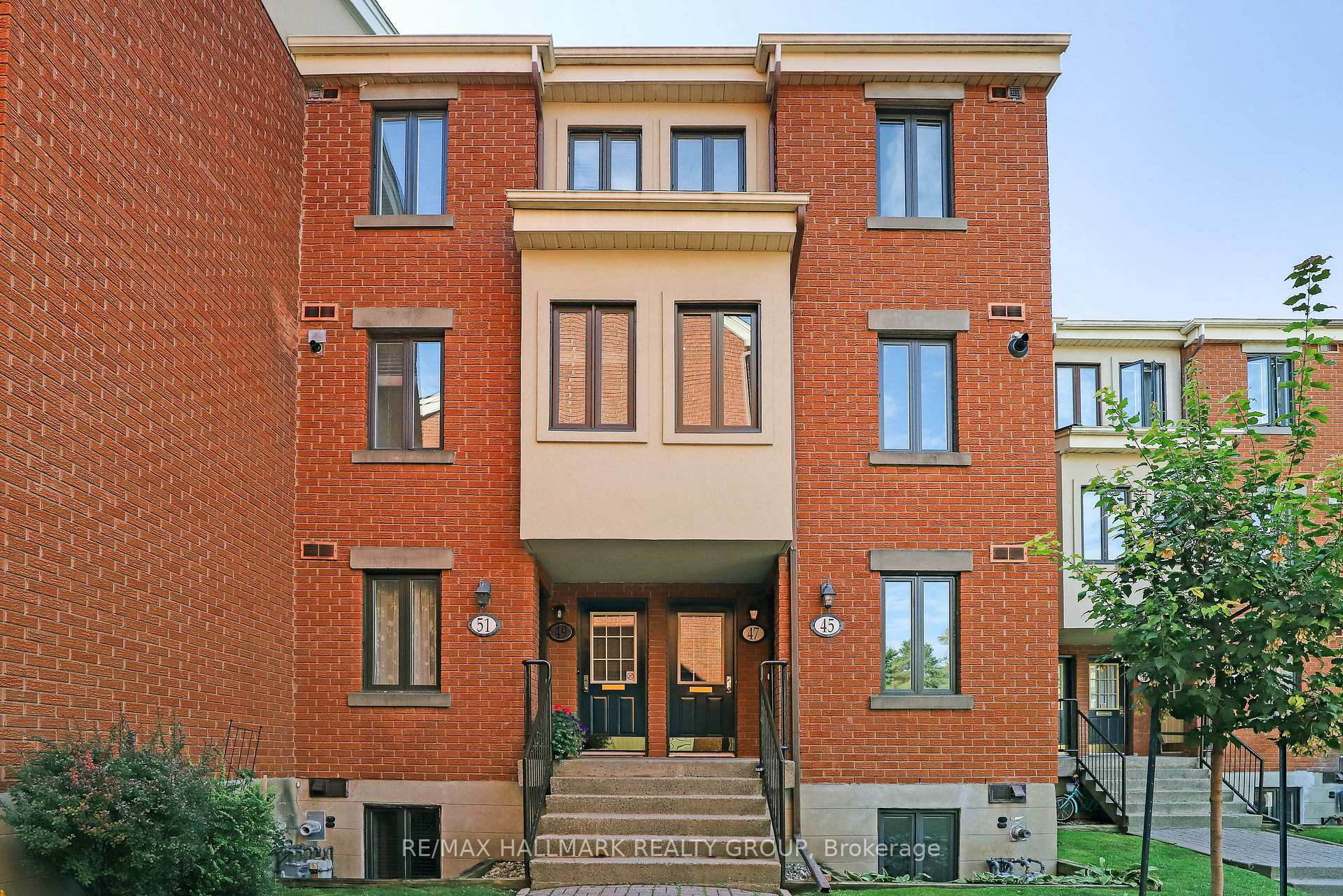 Photo 1 of 47 Crispin Private, Ottawa, Manor Park — HOMEH