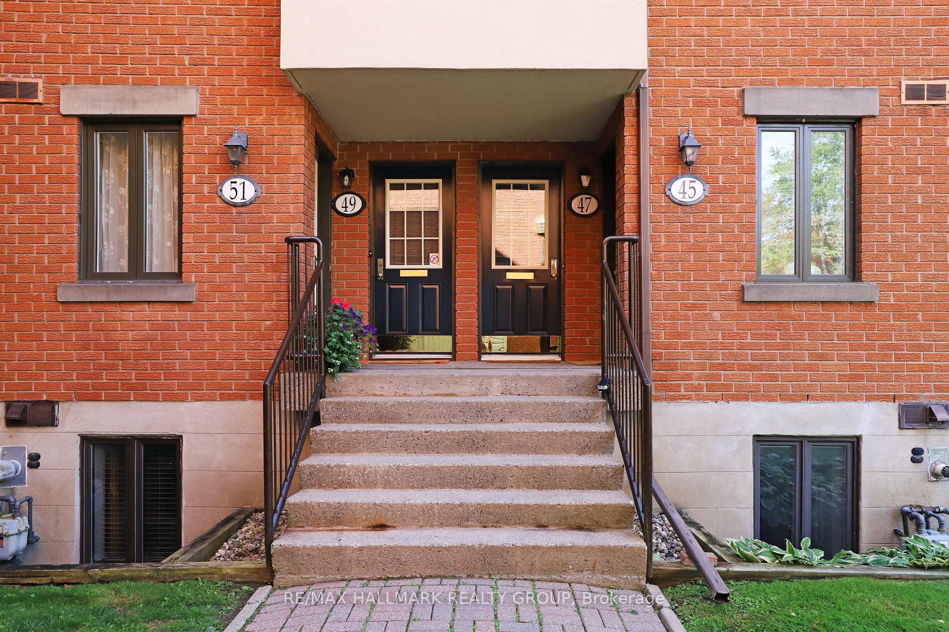 Photo 4 of 47 Crispin Private, Ottawa, Manor Park — HOMEH
