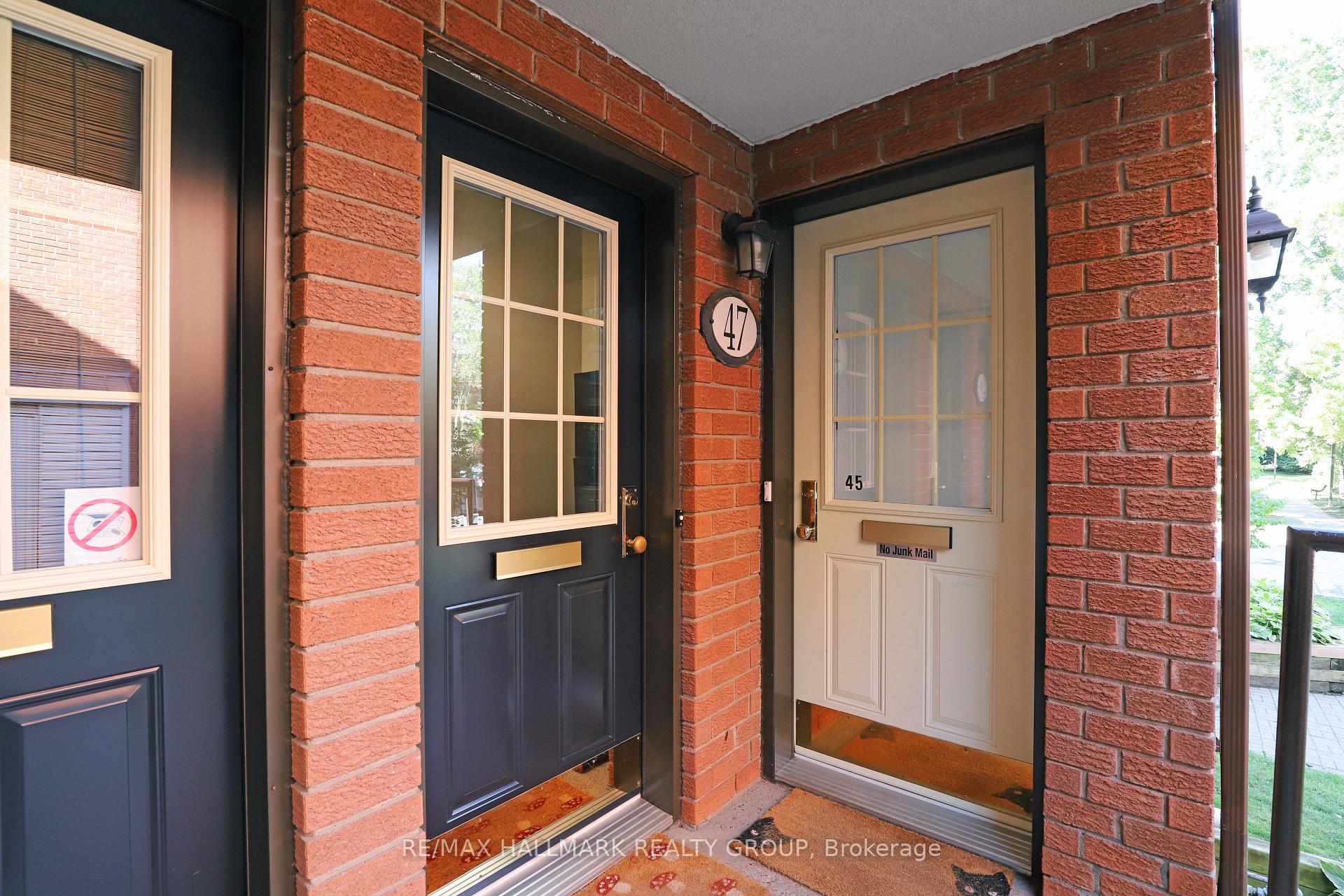 Photo 5 of 47 Crispin Private, Ottawa, Manor Park — HOMEH