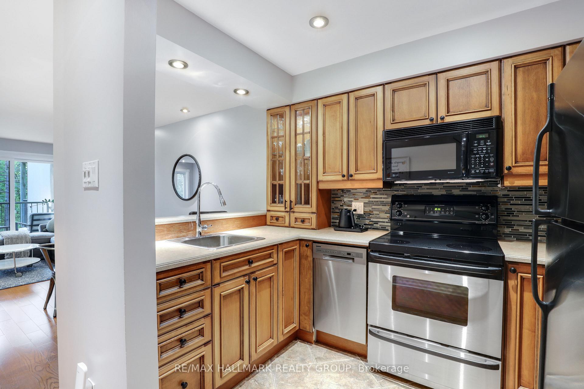Photo 15 of 47 Crispin Private, Ottawa, Manor Park — HOMEH