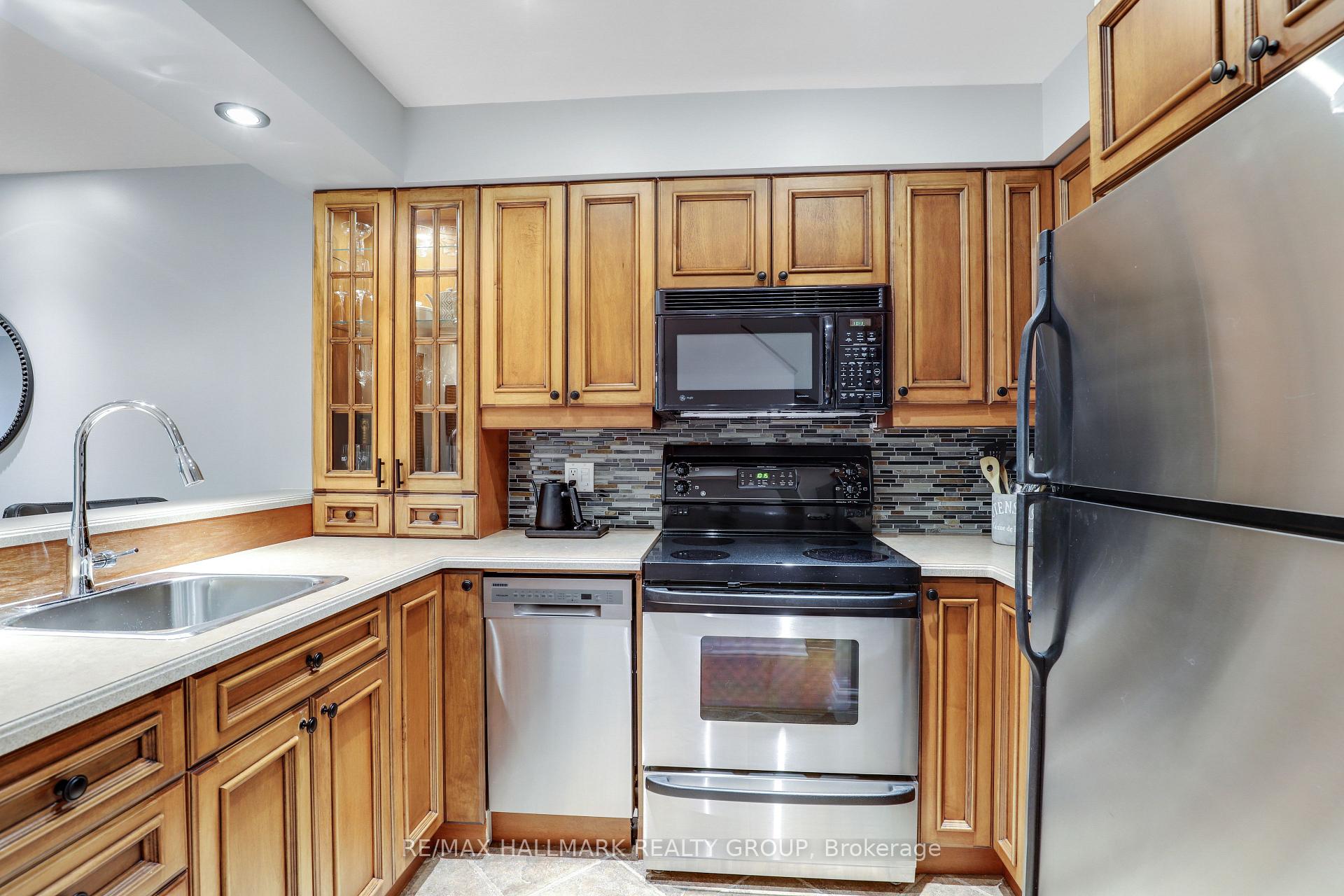 Photo 16 of 47 Crispin Private, Ottawa, Manor Park — HOMEH
