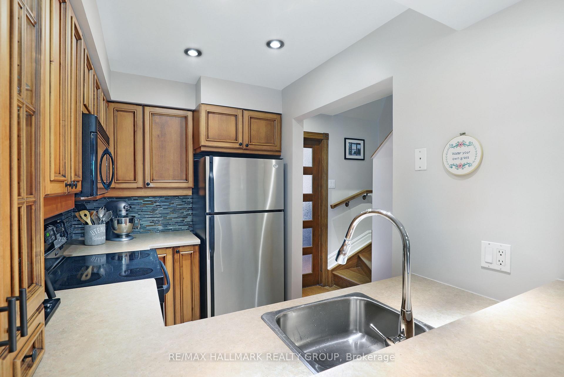 Photo 18 of 47 Crispin Private, Ottawa, Manor Park — HOMEH