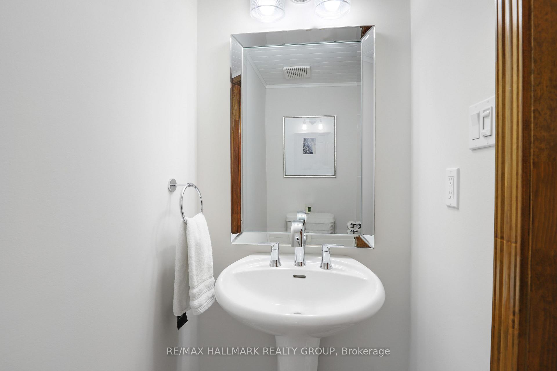 Photo 21 of 47 Crispin Private, Ottawa, Manor Park — HOMEH