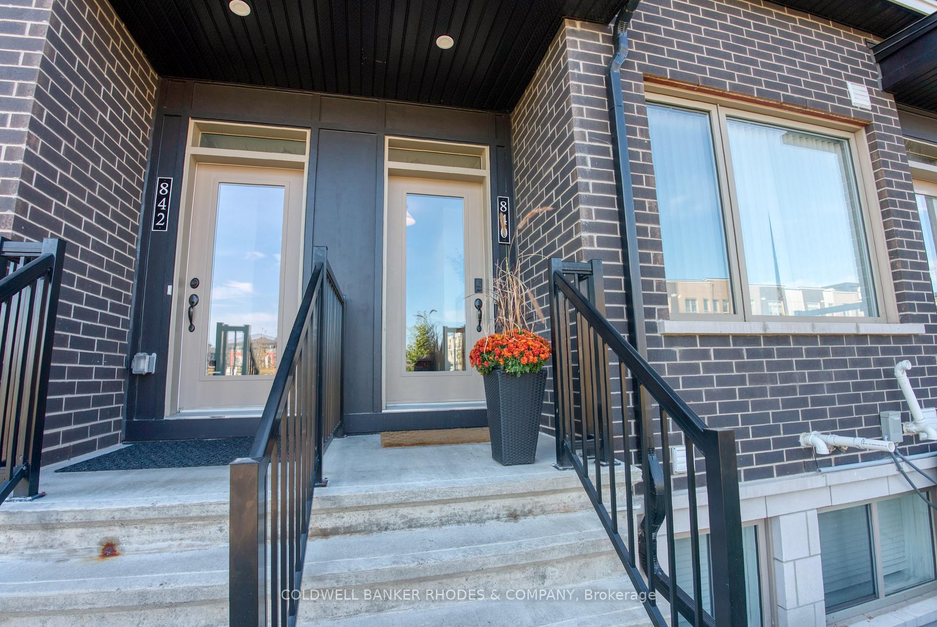 Photo 2 of 840 Mikinak Road, Ottawa, CFB Rockcliffe and Area — HOMEH