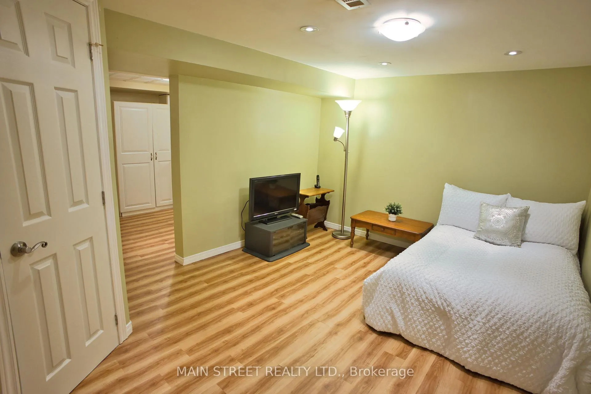 Photo 14 of 13 Quail Crescent, Barrie, Ardagh — HOMEH