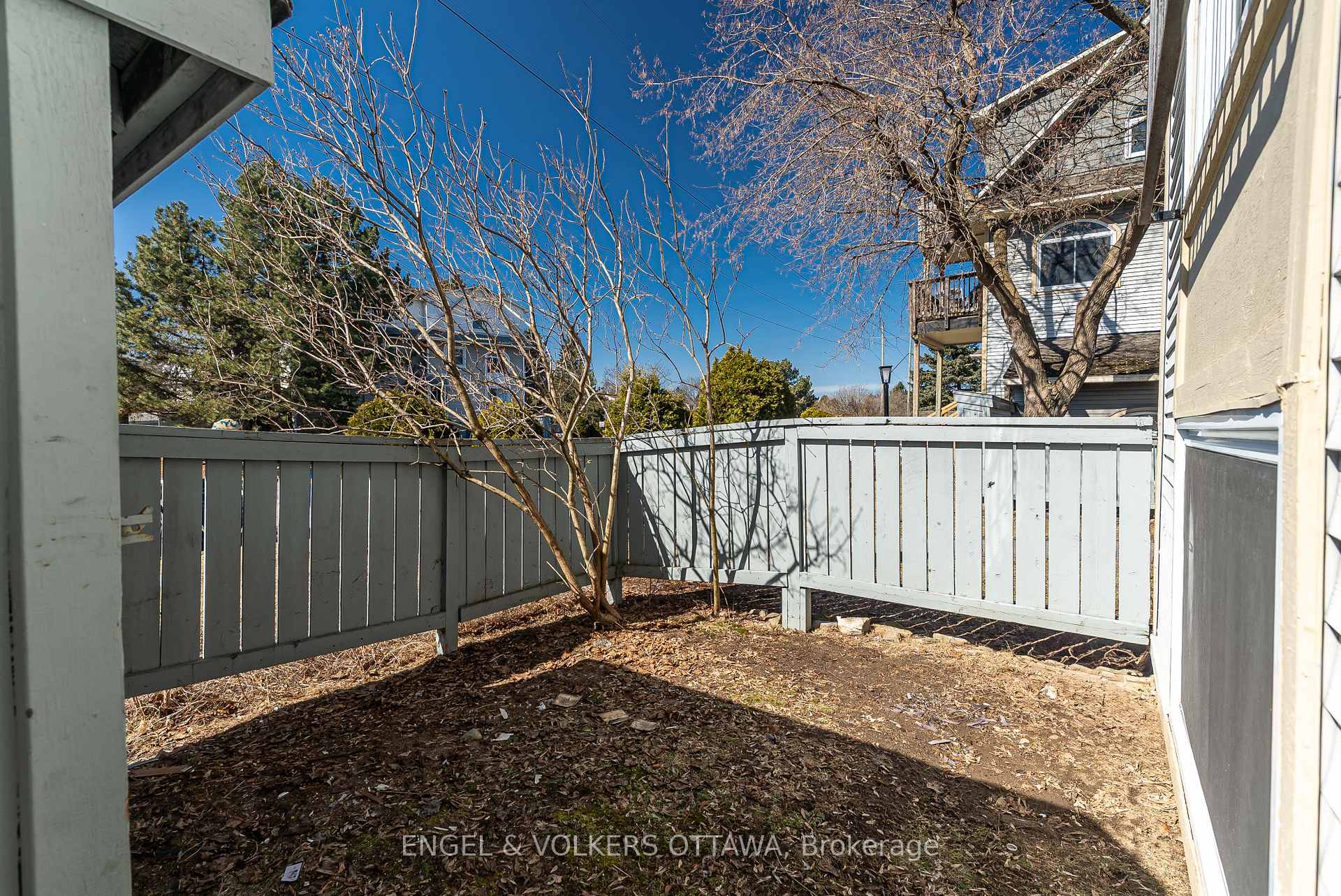 Photo 3 of 1504 Tanguay Court, Ottawa, Kanata - Katimavik — HOMEH