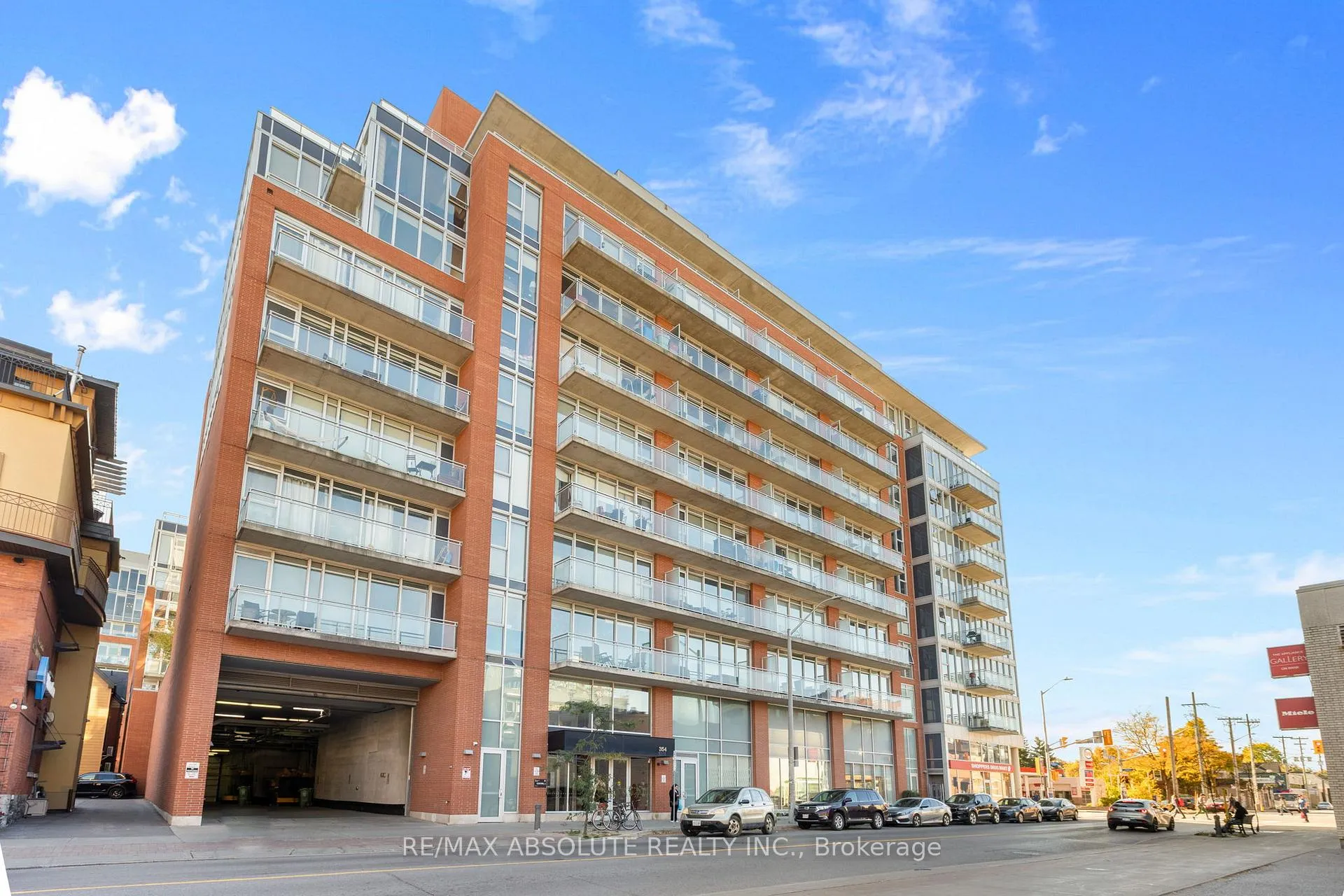 Front of Unit 906, 354 Gladstone Avenue