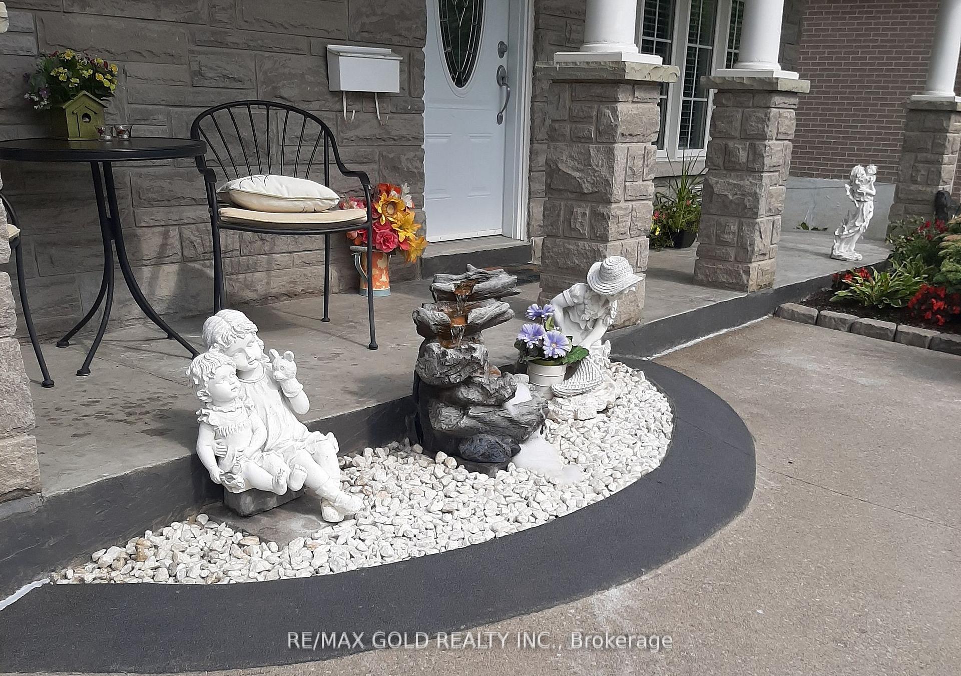 Photo 3 of 15 Castlemore Drive, Brampton, Brampton East — HOMEH
