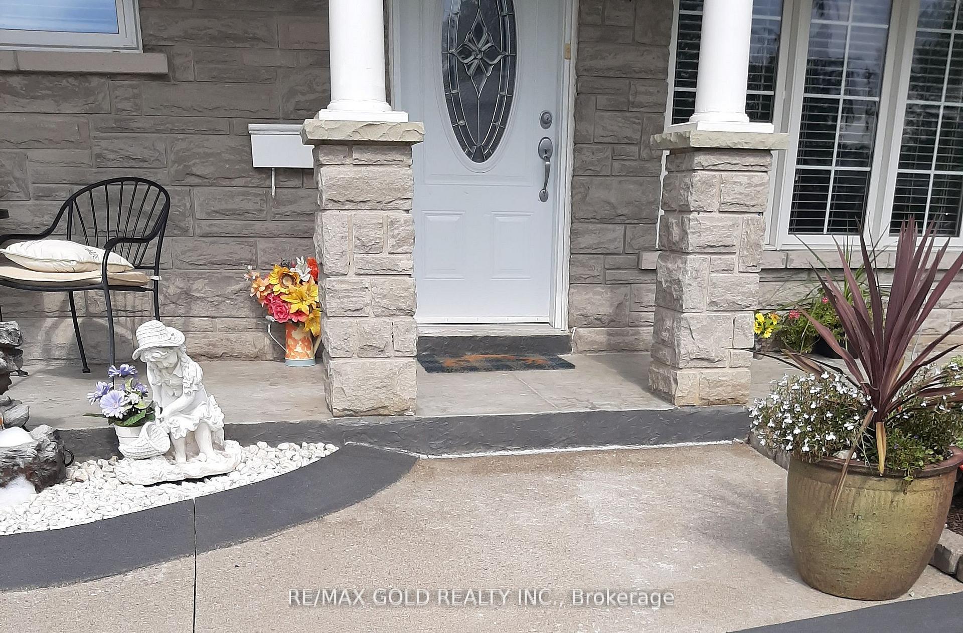 Photo 4 of 15 Castlemore Drive, Brampton, Brampton East — HOMEH
