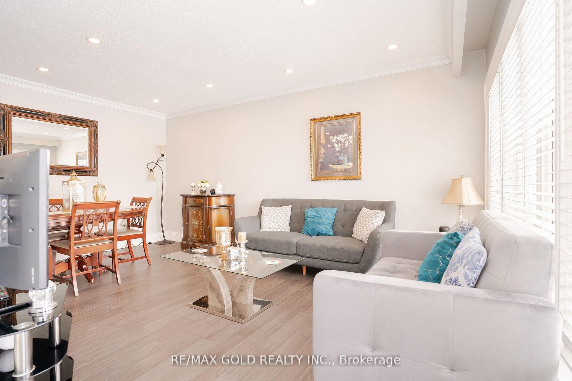 Photo 5 of 15 Castlemore Drive, Brampton, Brampton East — HOMEH