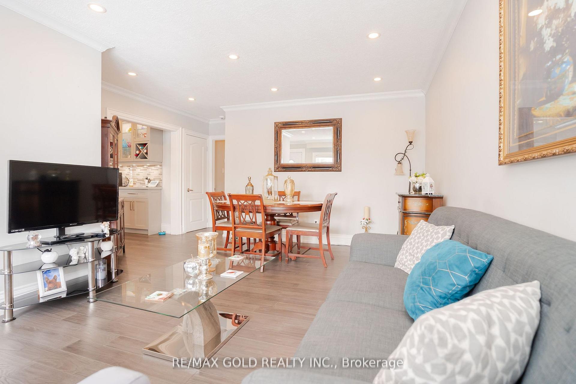Photo 8 of 15 Castlemore Drive, Brampton, Brampton East — HOMEH