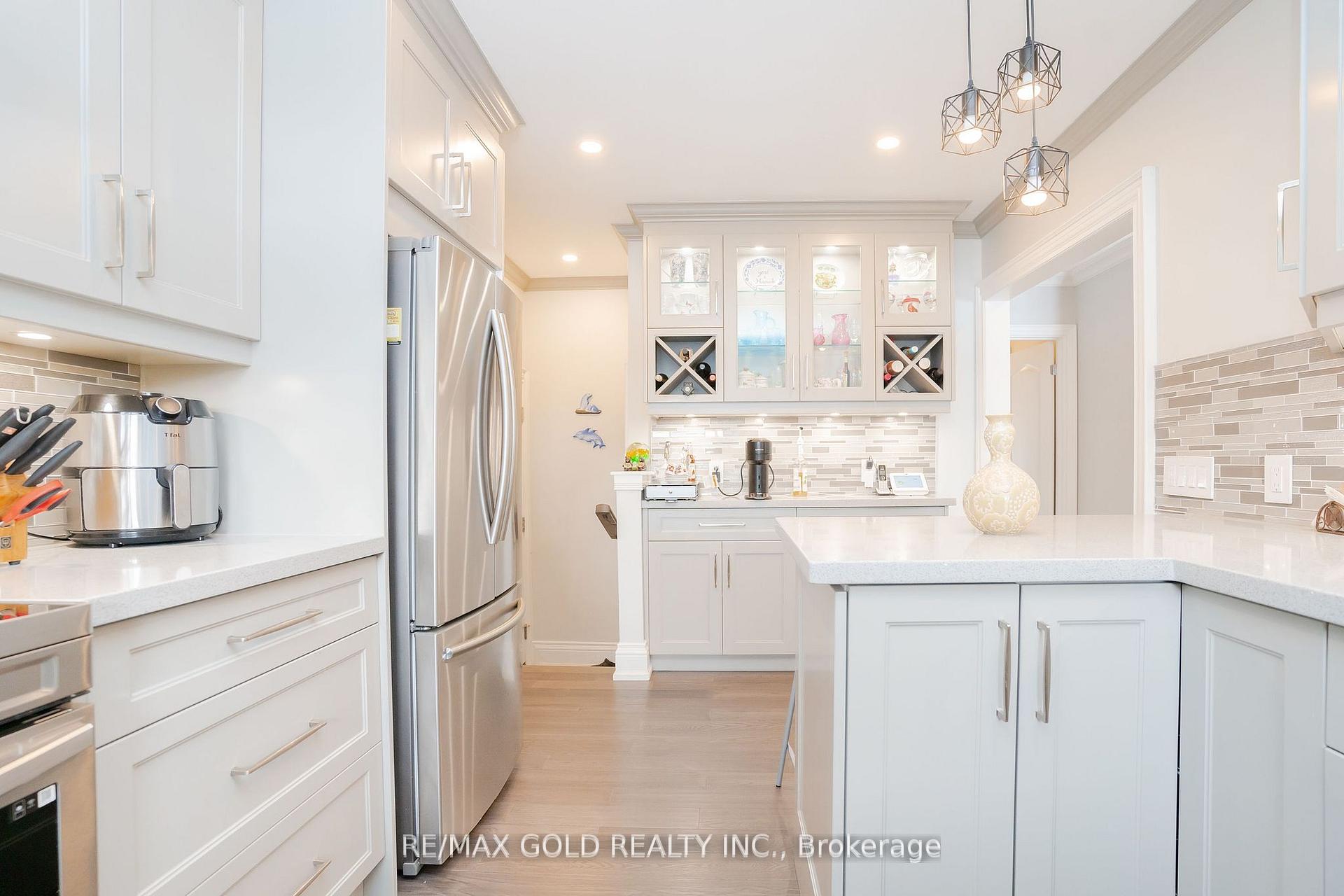 Photo 16 of 15 Castlemore Drive, Brampton, Brampton East — HOMEH