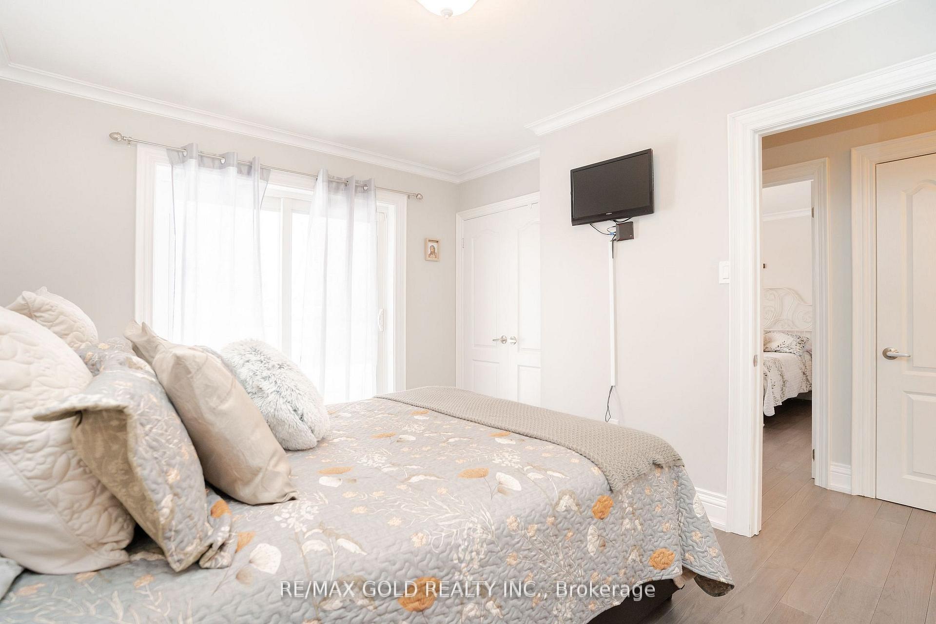 Photo 20 of 15 Castlemore Drive, Brampton, Brampton East — HOMEH