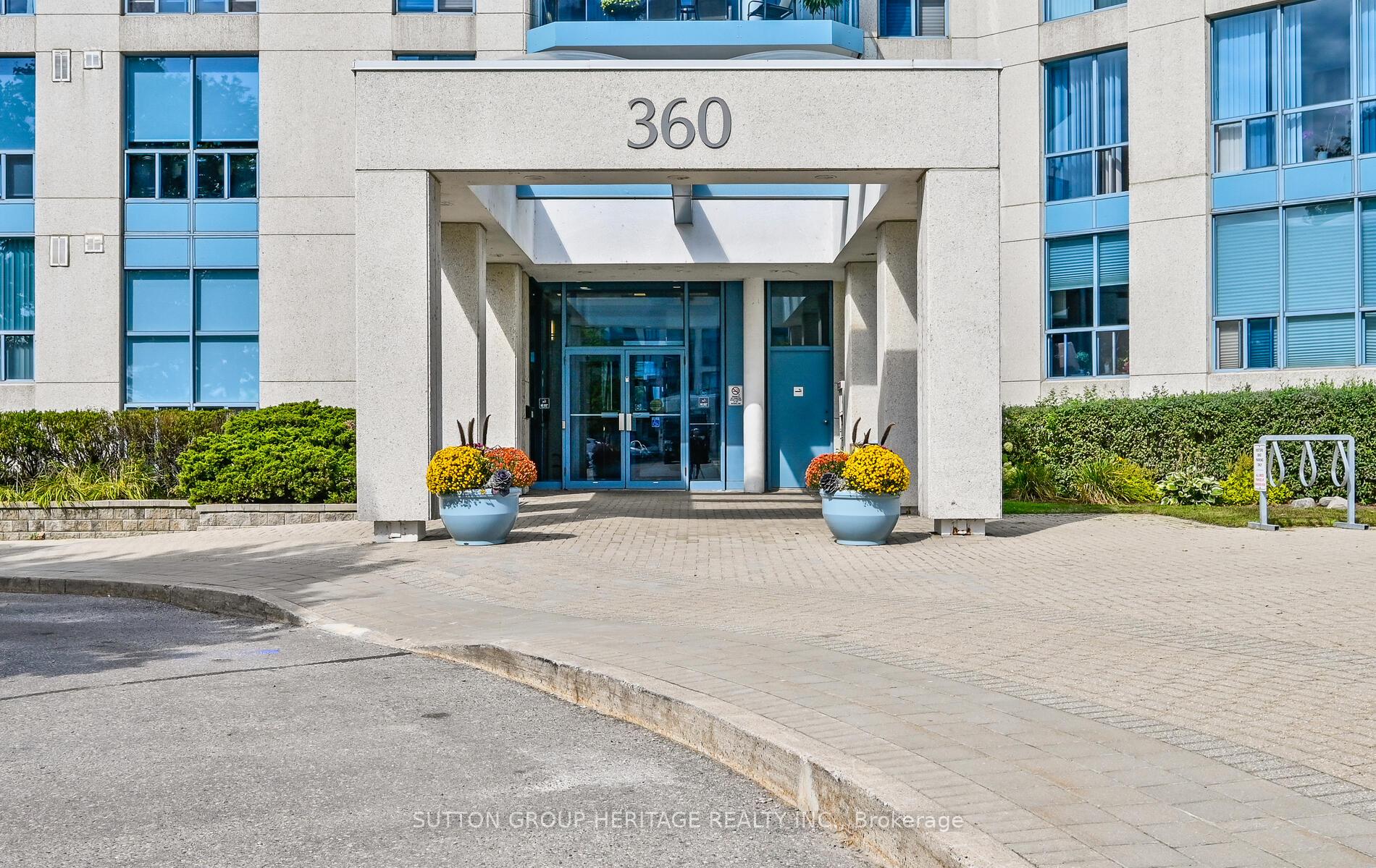Front of Unit 908, 360 Watson Street W