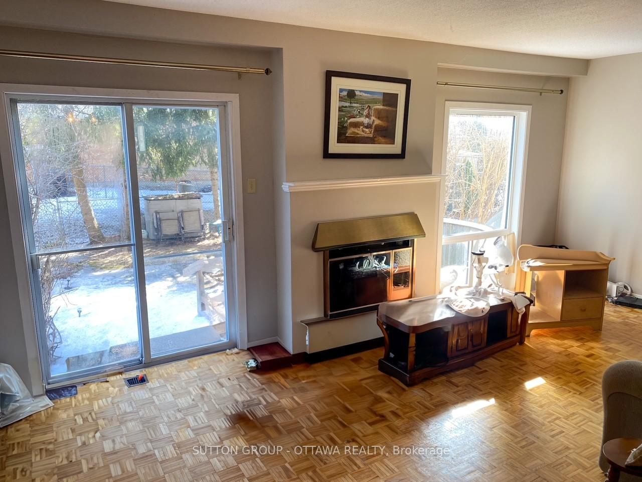 Photo 3 of Unit 33, 6896 Bilberry Drive, Ottawa, Convent Glen North — HOMEH