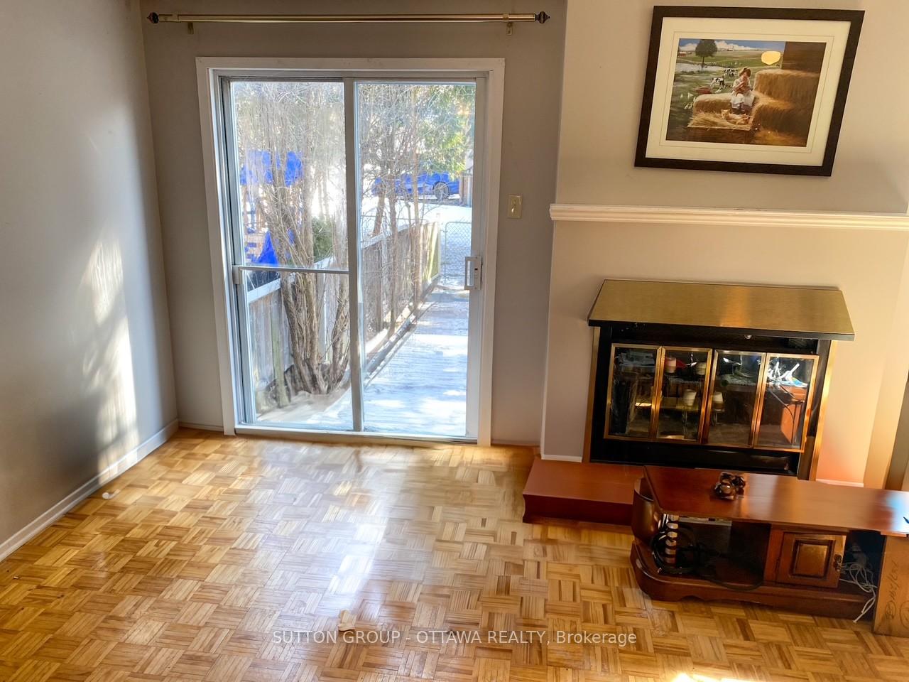 Photo 4 of Unit 33, 6896 Bilberry Drive, Ottawa, Convent Glen North — HOMEH