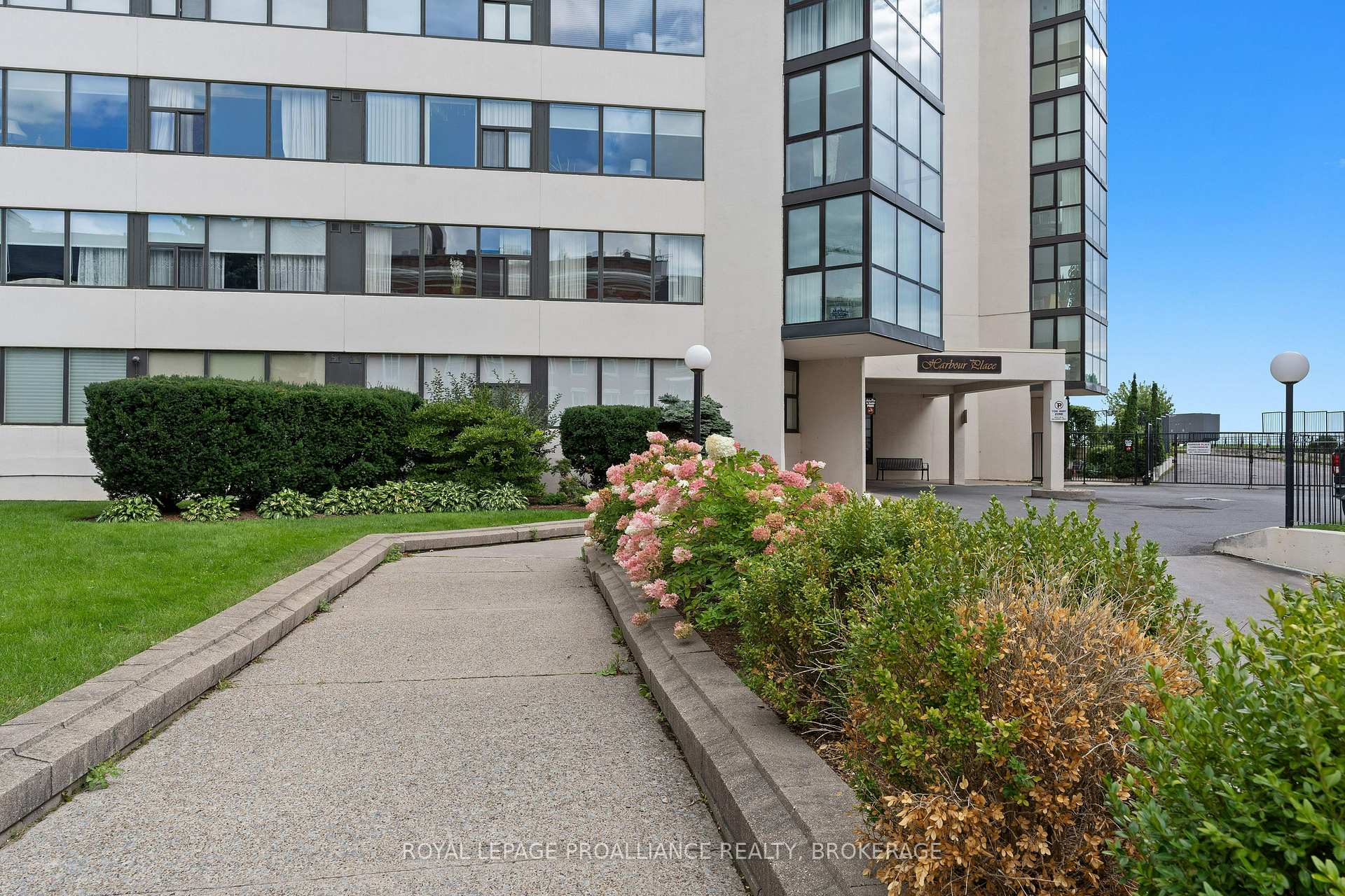 Photo 5 of Unit 403, 185 Ontario Street, Kingston, Central City East — HOMEH