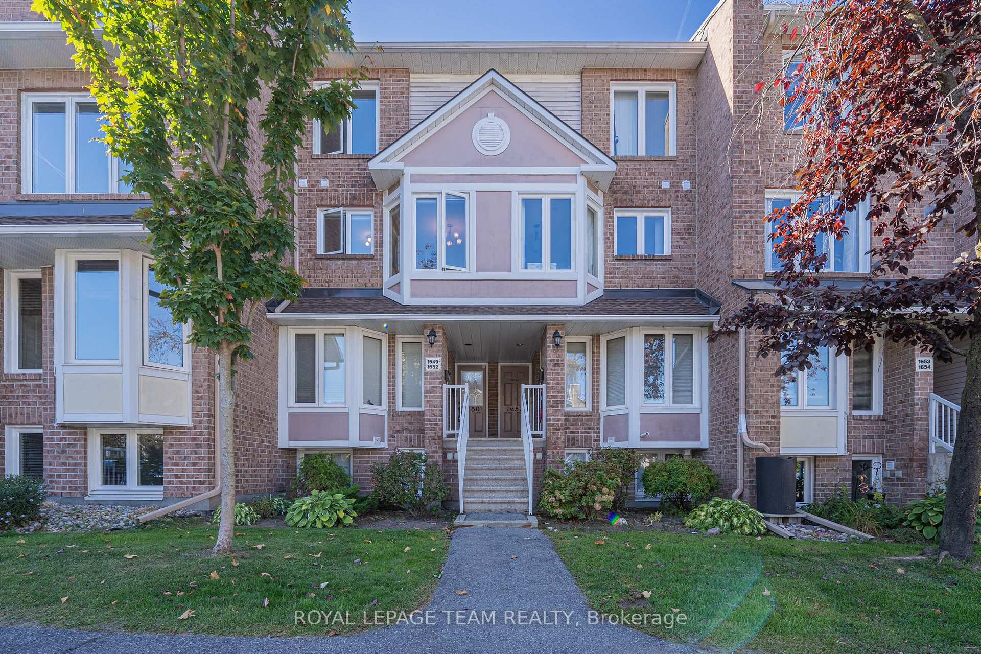 Photo 2 of 1650 Locksley Lane, Ottawa, Beaconwood — HOMEH