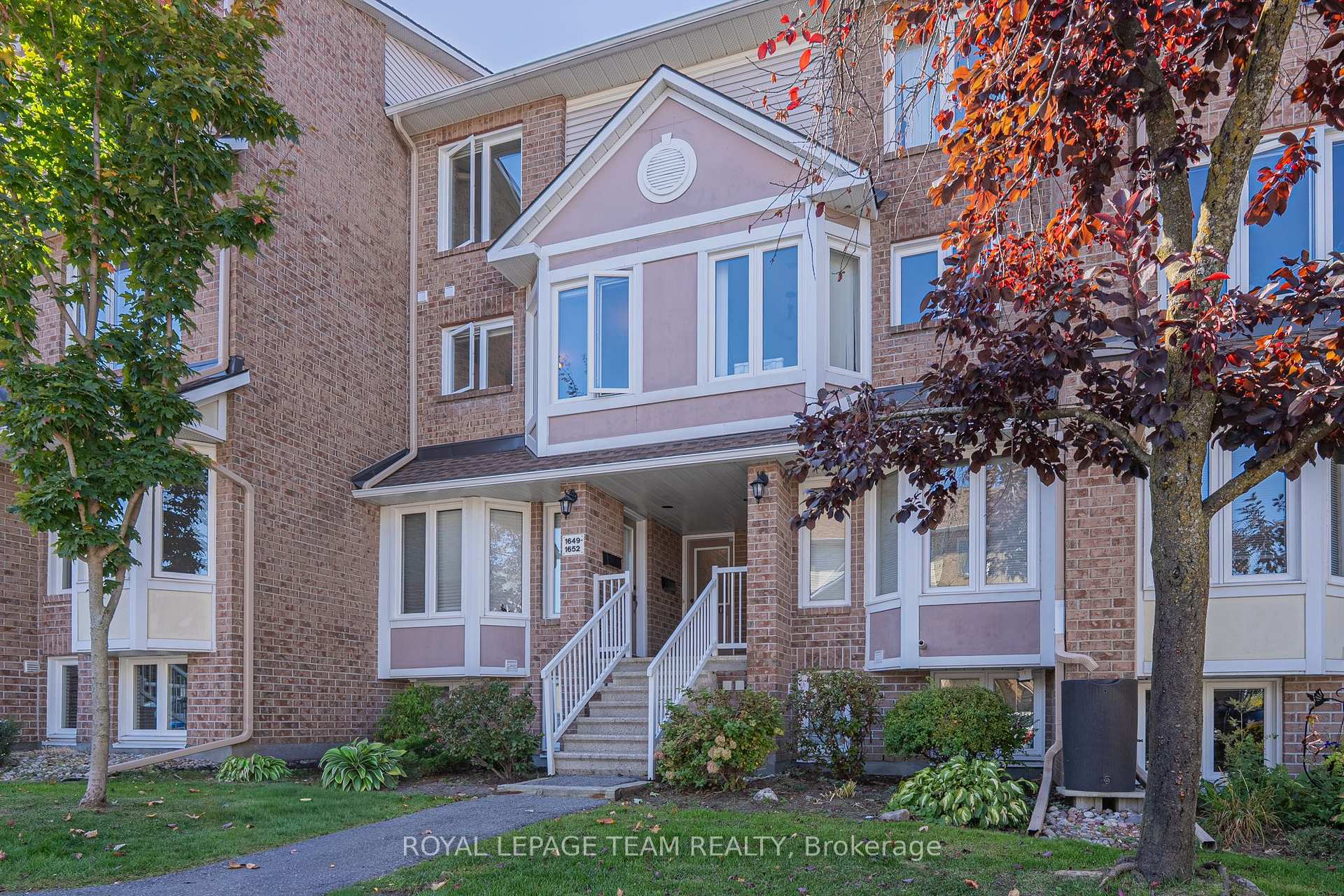 Photo 23 of 1650 Locksley Lane, Ottawa, Beaconwood — HOMEH