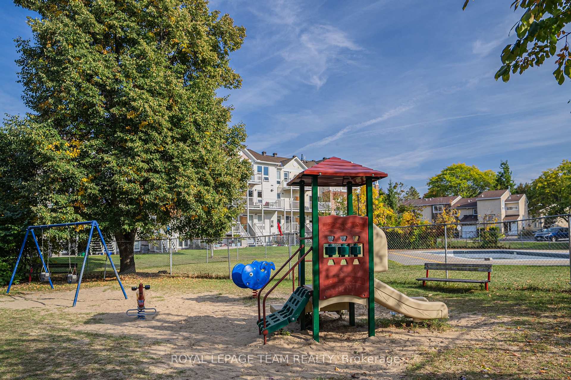 Photo 28 of 1650 Locksley Lane, Ottawa, Beaconwood — HOMEH