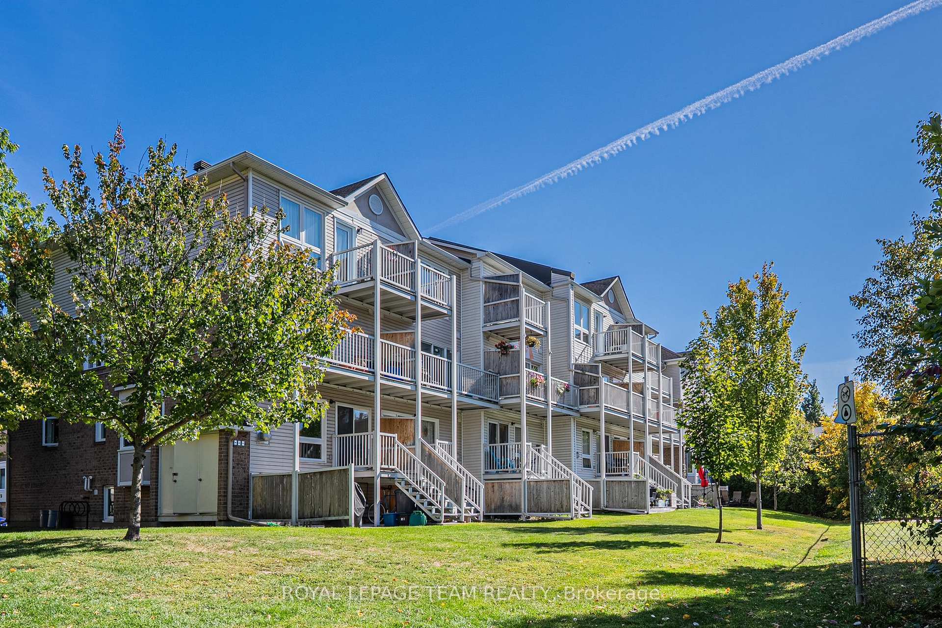 Photo 8 of 1650 Locksley Lane, Ottawa, Beaconwood — HOMEH
