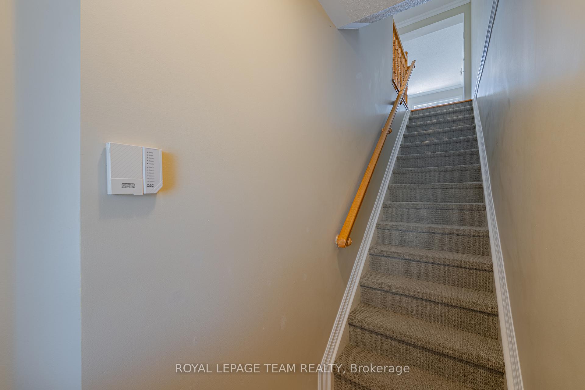 Photo 10 of 1650 Locksley Lane, Ottawa, Beaconwood — HOMEH