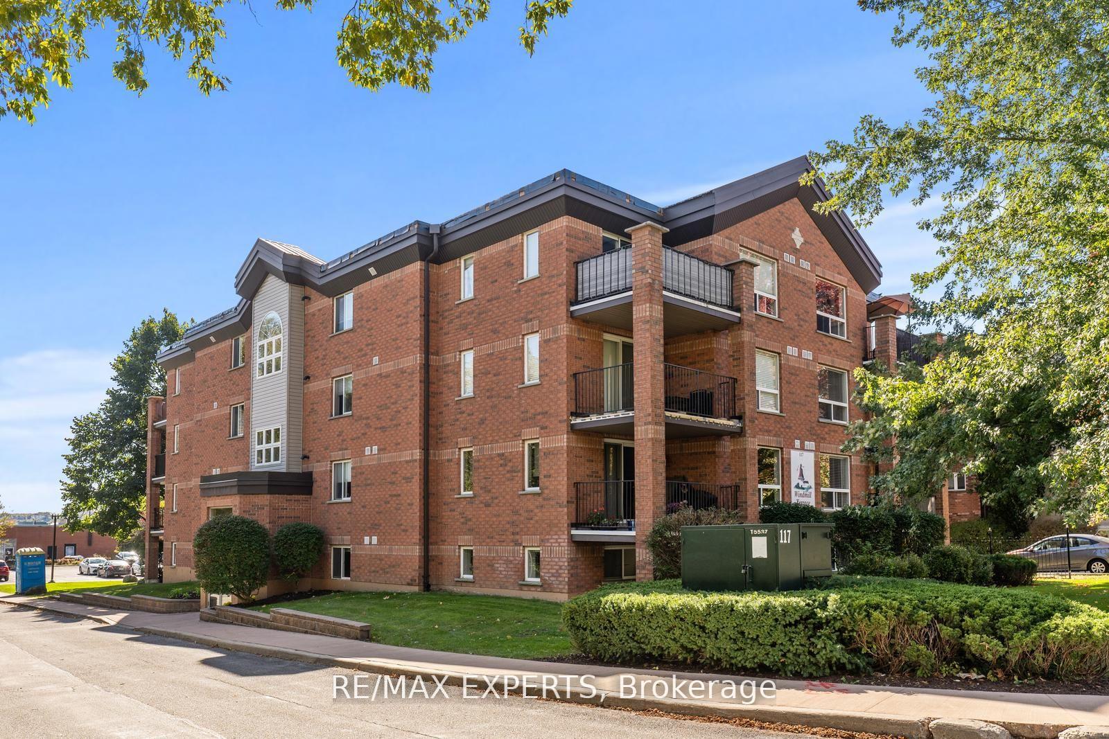 Photo 2 of Unit 403, 117 Edgehill Drive, Barrie, Letitia Heights — HOMEH