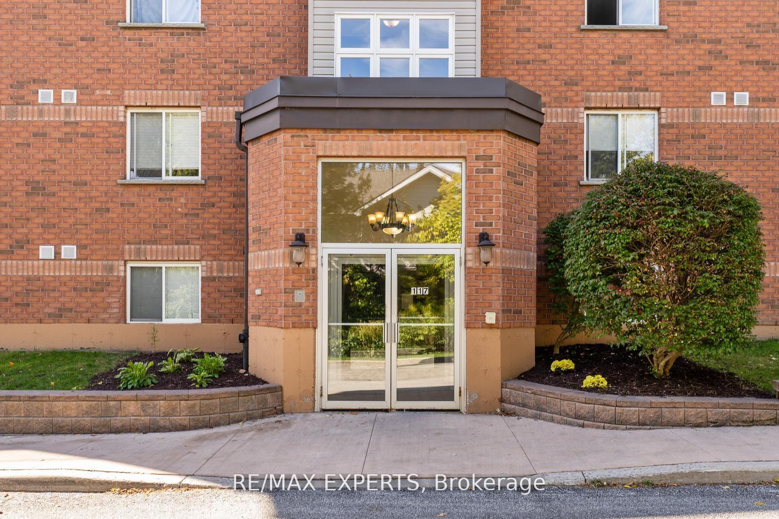 Photo 3 of Unit 403, 117 Edgehill Drive, Barrie, Letitia Heights — HOMEH