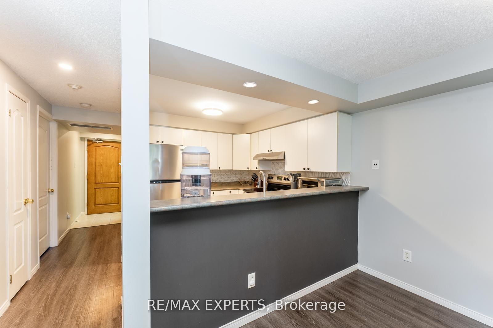Photo 8 of Unit 403, 117 Edgehill Drive, Barrie, Letitia Heights — HOMEH
