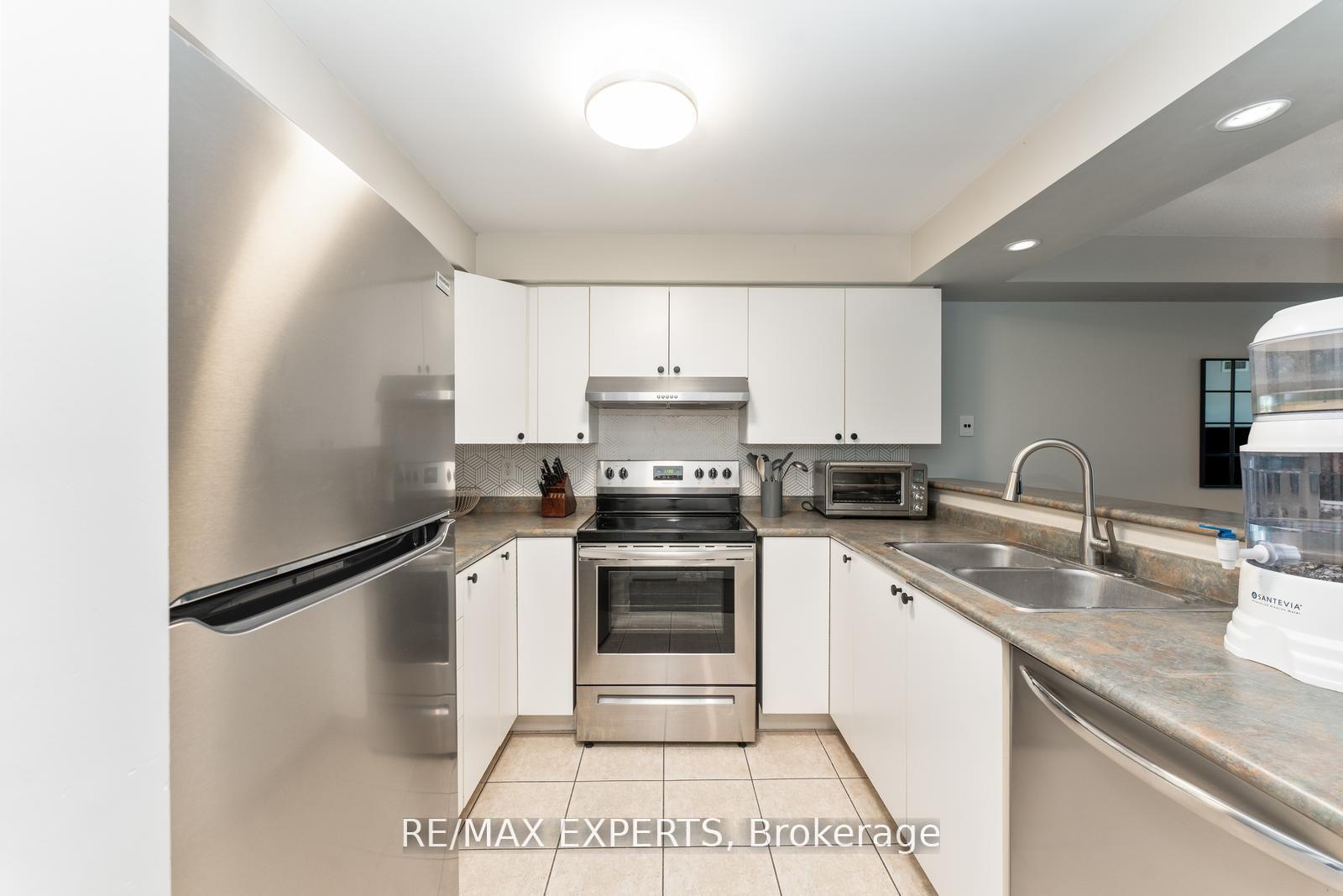 Photo 9 of Unit 403, 117 Edgehill Drive, Barrie, Letitia Heights — HOMEH