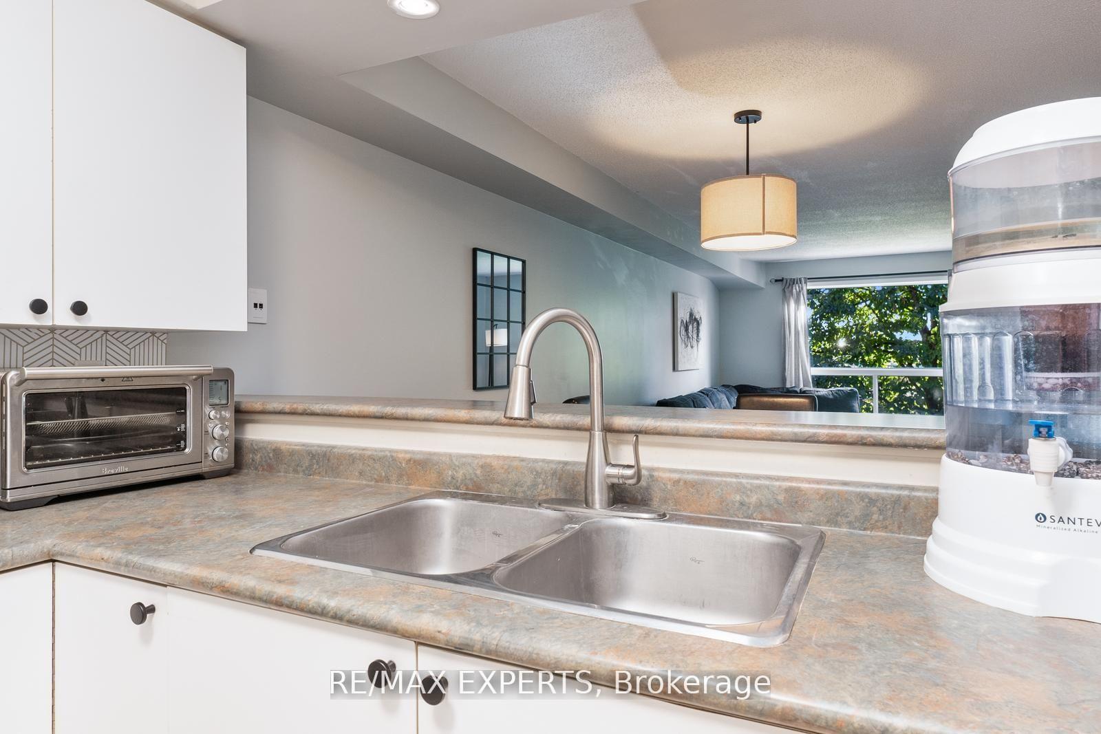 Photo 12 of Unit 403, 117 Edgehill Drive, Barrie, Letitia Heights — HOMEH