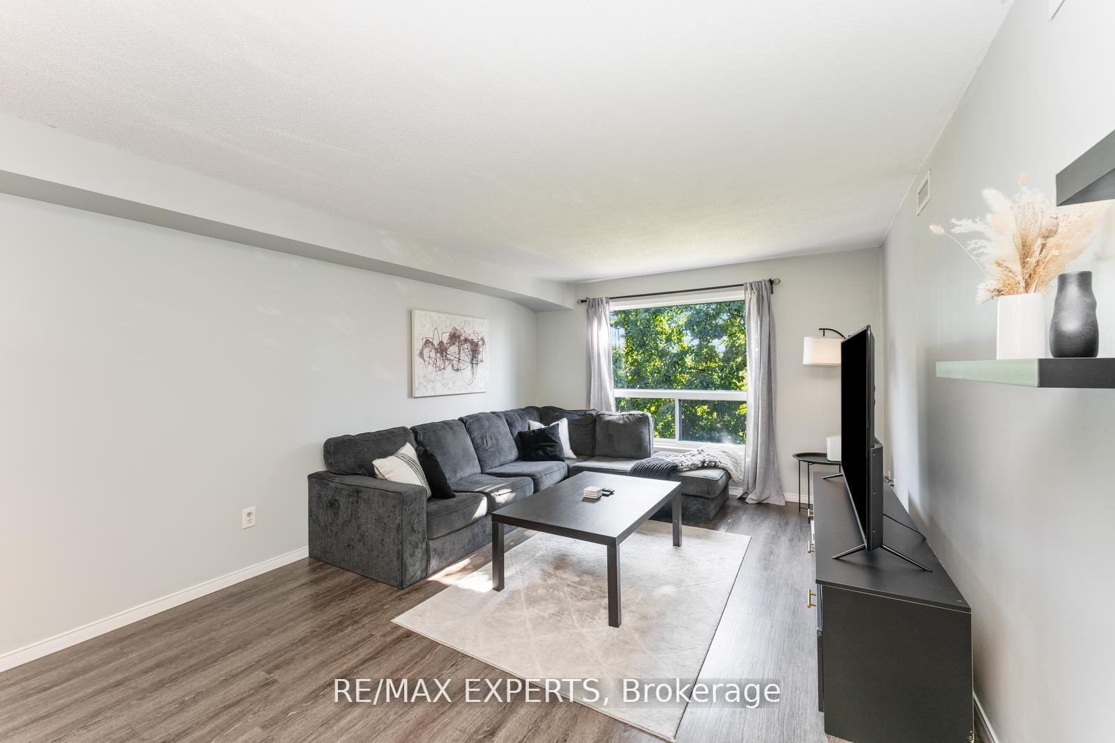 Photo 15 of Unit 403, 117 Edgehill Drive, Barrie, Letitia Heights — HOMEH