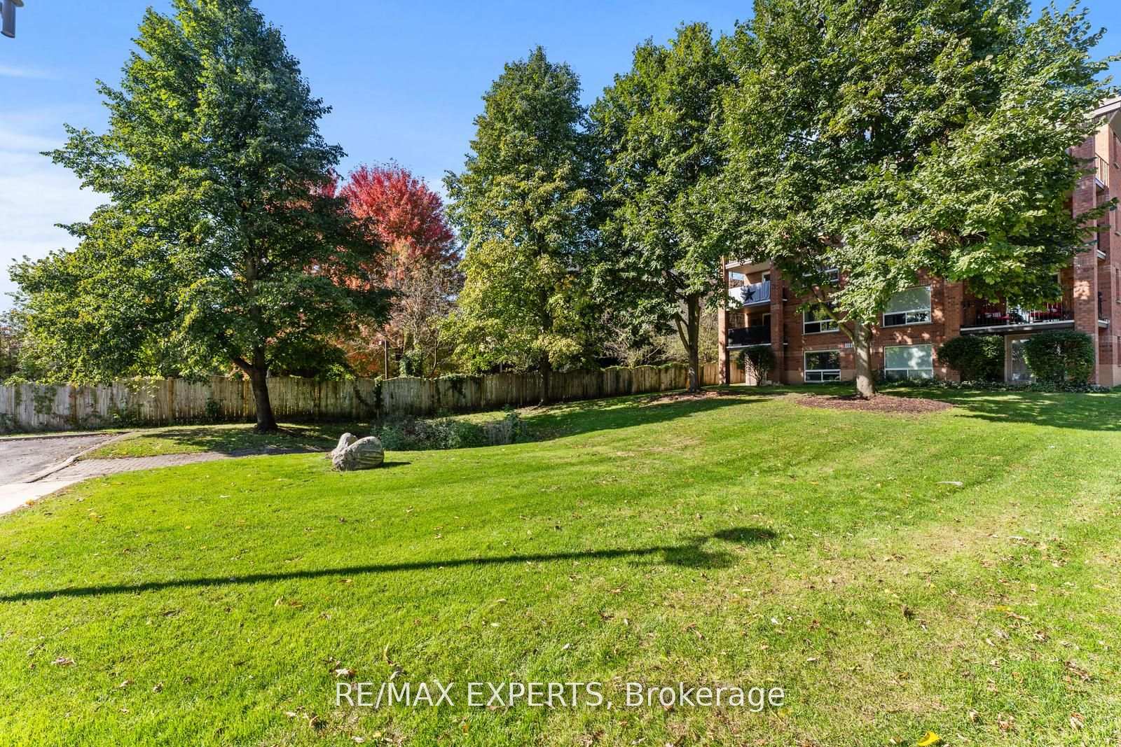 Photo 33 of Unit 403, 117 Edgehill Drive, Barrie, Letitia Heights — HOMEH