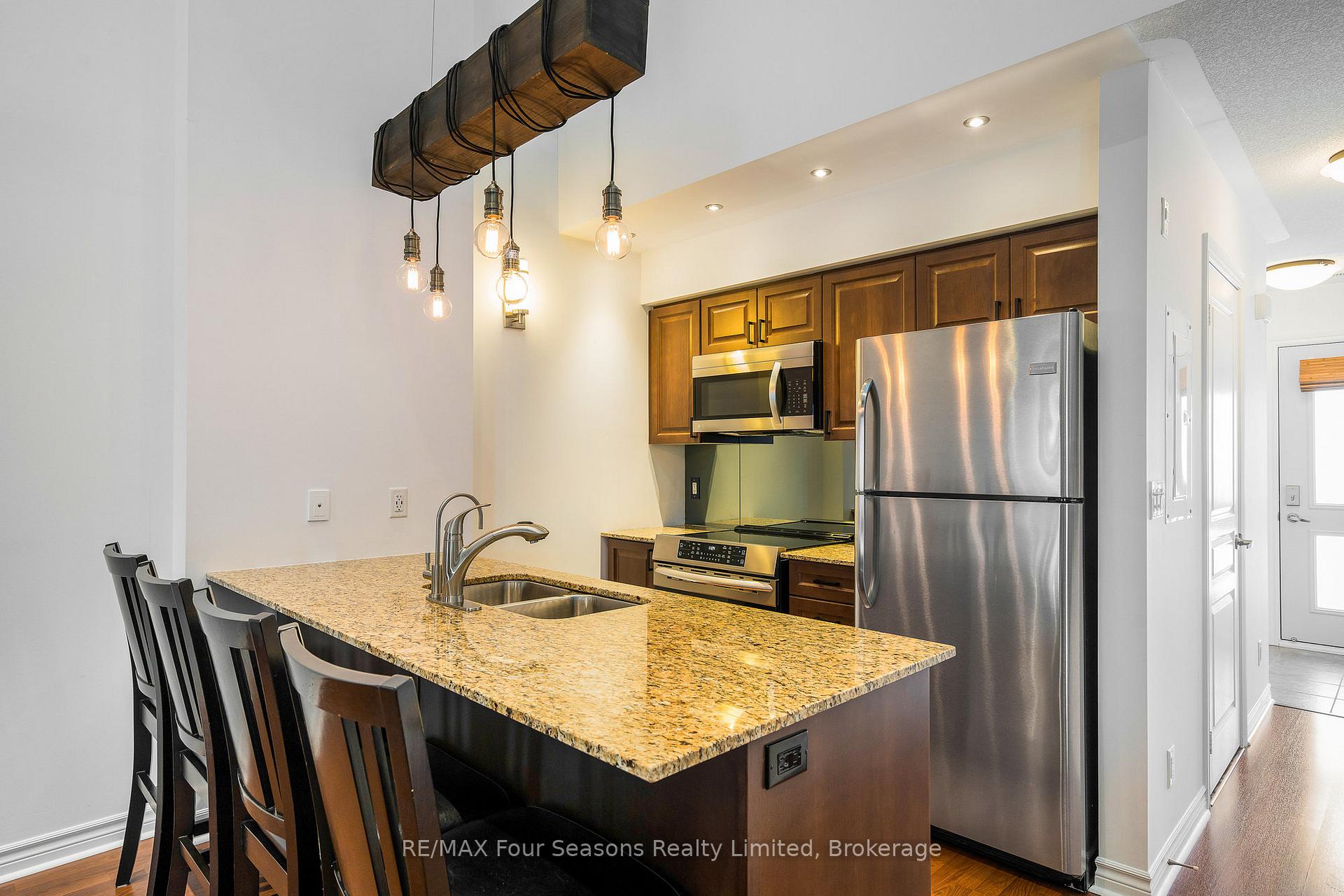 Photo 8 of Unit 302, 10 Brandy Lane Drive, Collingwood — HOMEH