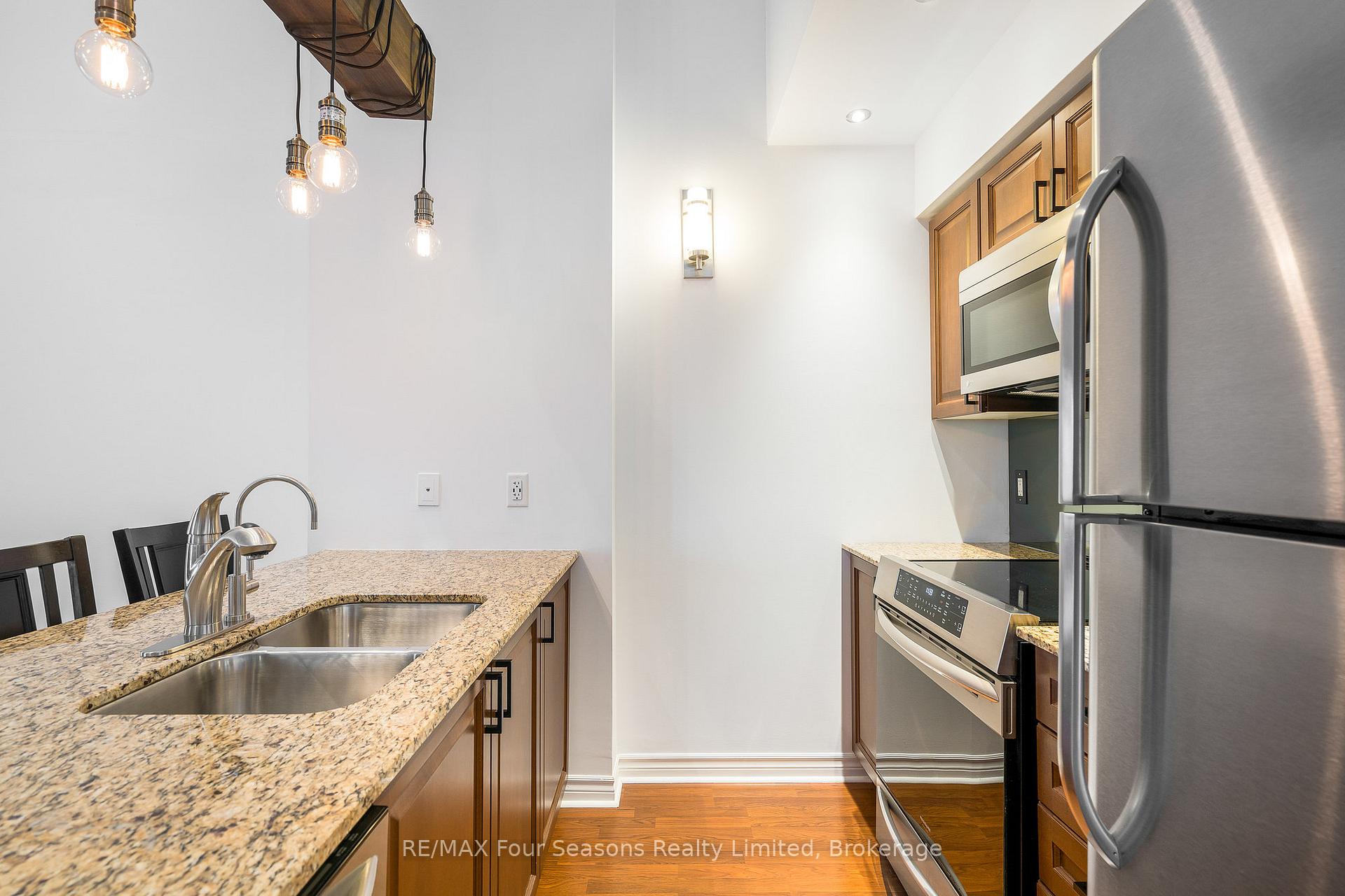 Photo 10 of Unit 302, 10 Brandy Lane Drive, Collingwood — HOMEH