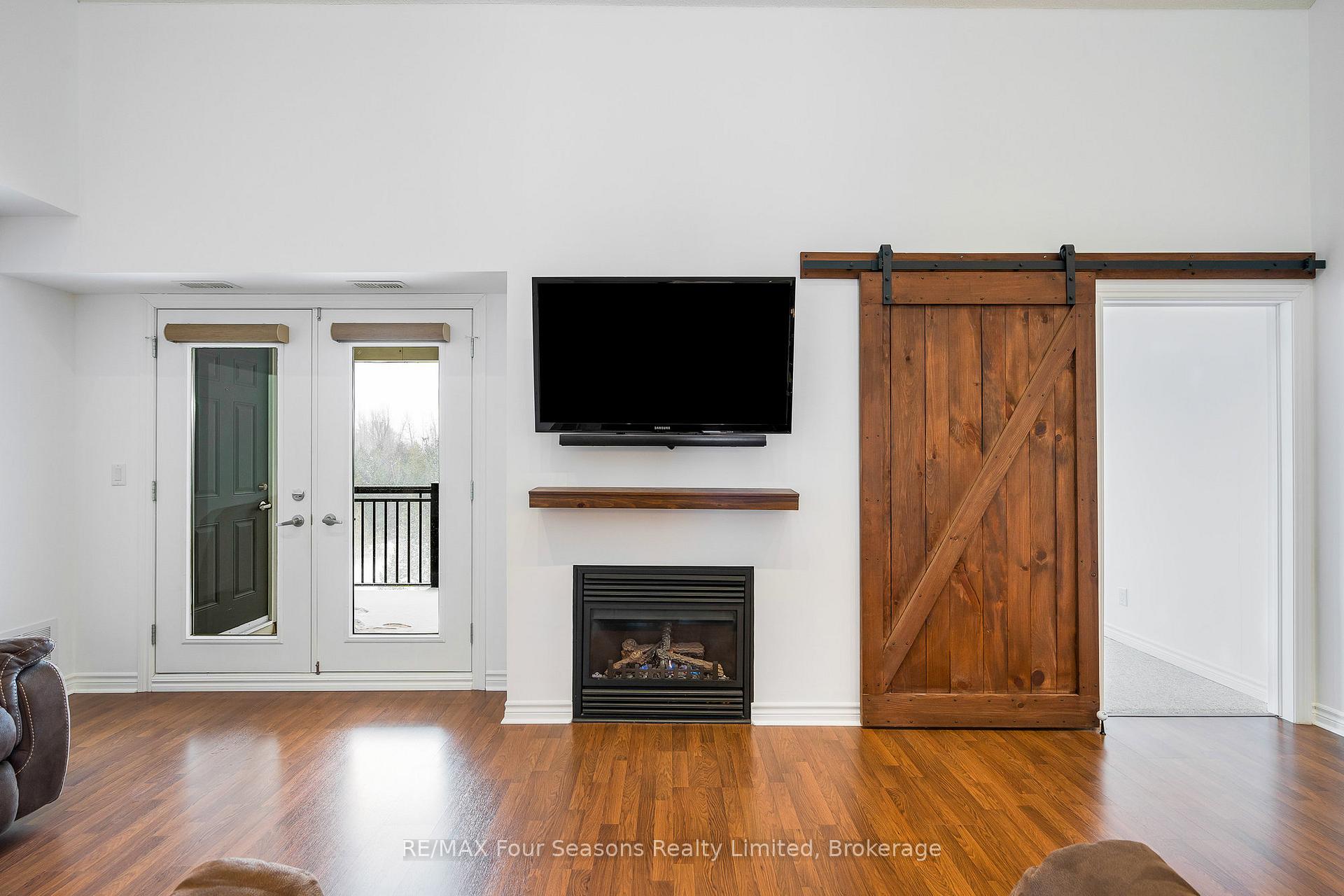 Photo 11 of Unit 302, 10 Brandy Lane Drive, Collingwood — HOMEH