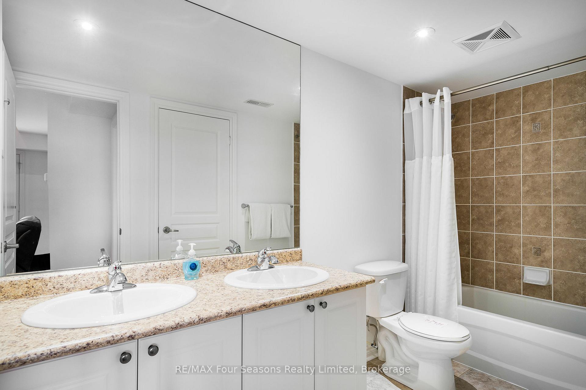 Photo 17 of Unit 302, 10 Brandy Lane Drive, Collingwood — HOMEH