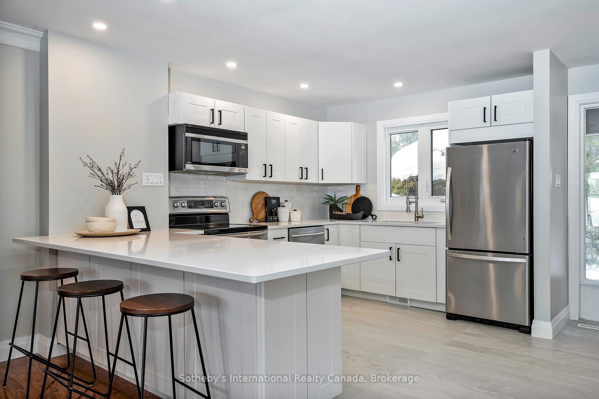 Photo 8 of 563 Oxbow Crescent, Collingwood — HOMEH