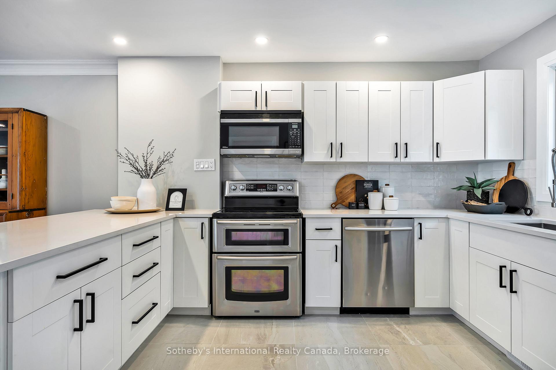 Photo 9 of 563 Oxbow Crescent, Collingwood — HOMEH