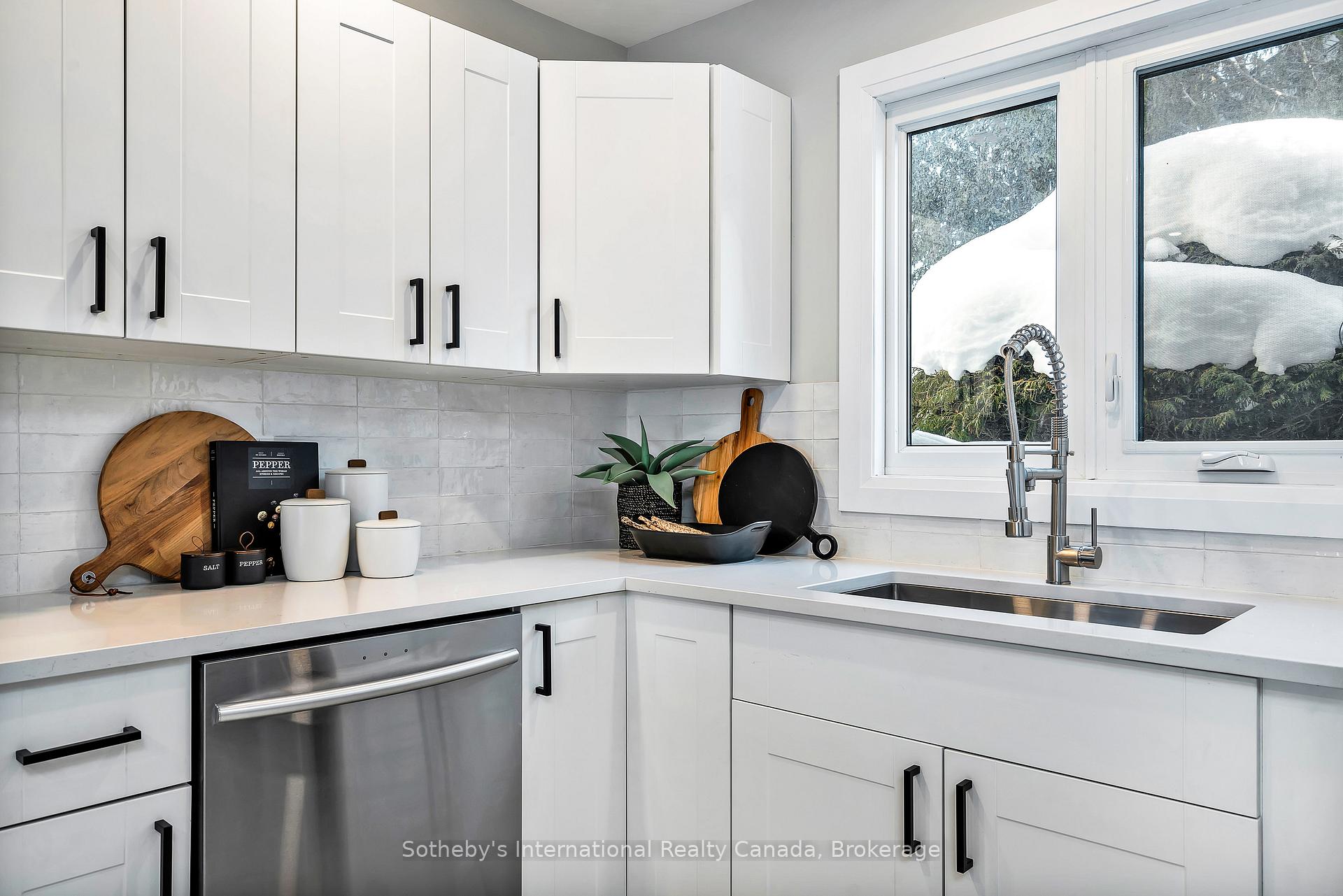 Photo 10 of 563 Oxbow Crescent, Collingwood — HOMEH