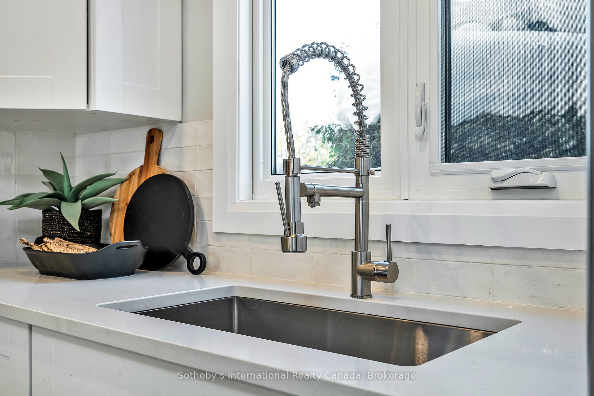 Photo 11 of 563 Oxbow Crescent, Collingwood — HOMEH