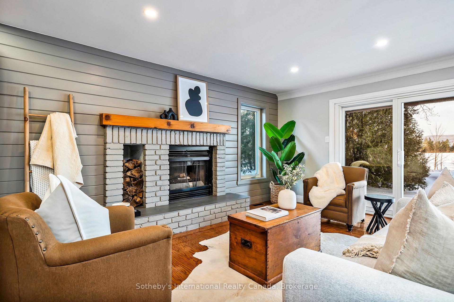 Photo 16 of 563 Oxbow Crescent, Collingwood — HOMEH