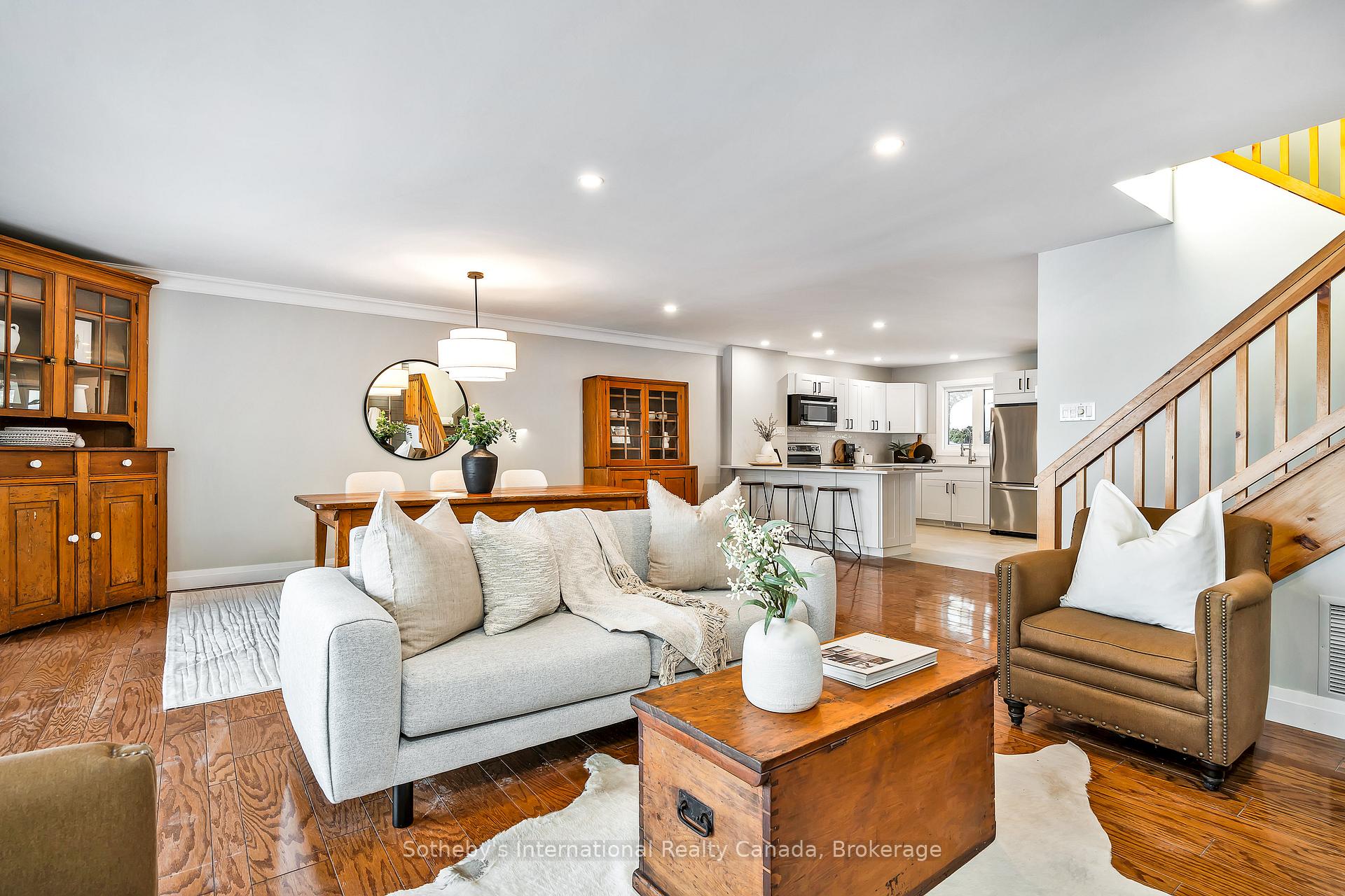 Photo 19 of 563 Oxbow Crescent, Collingwood — HOMEH