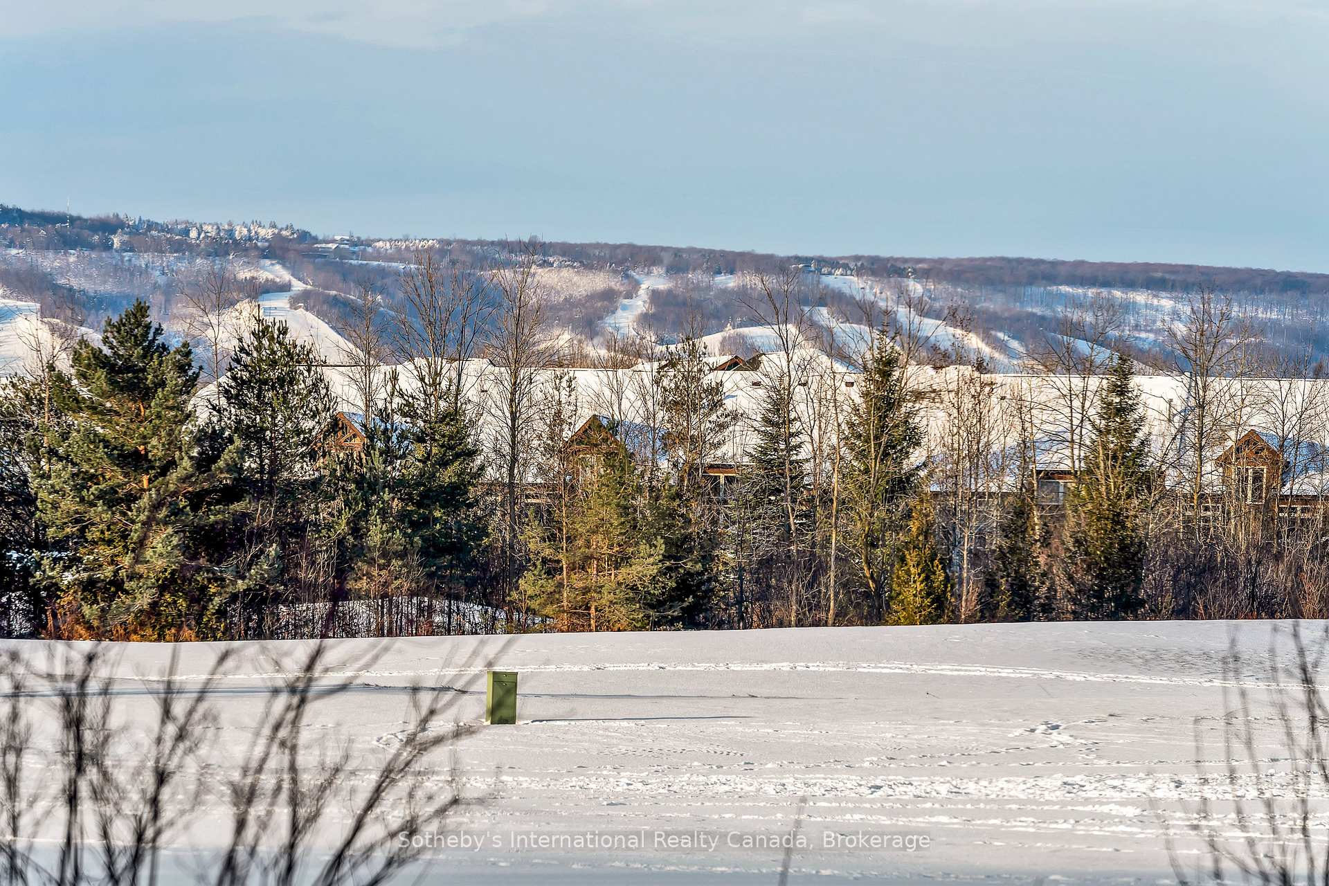 Photo 22 of 563 Oxbow Crescent, Collingwood — HOMEH