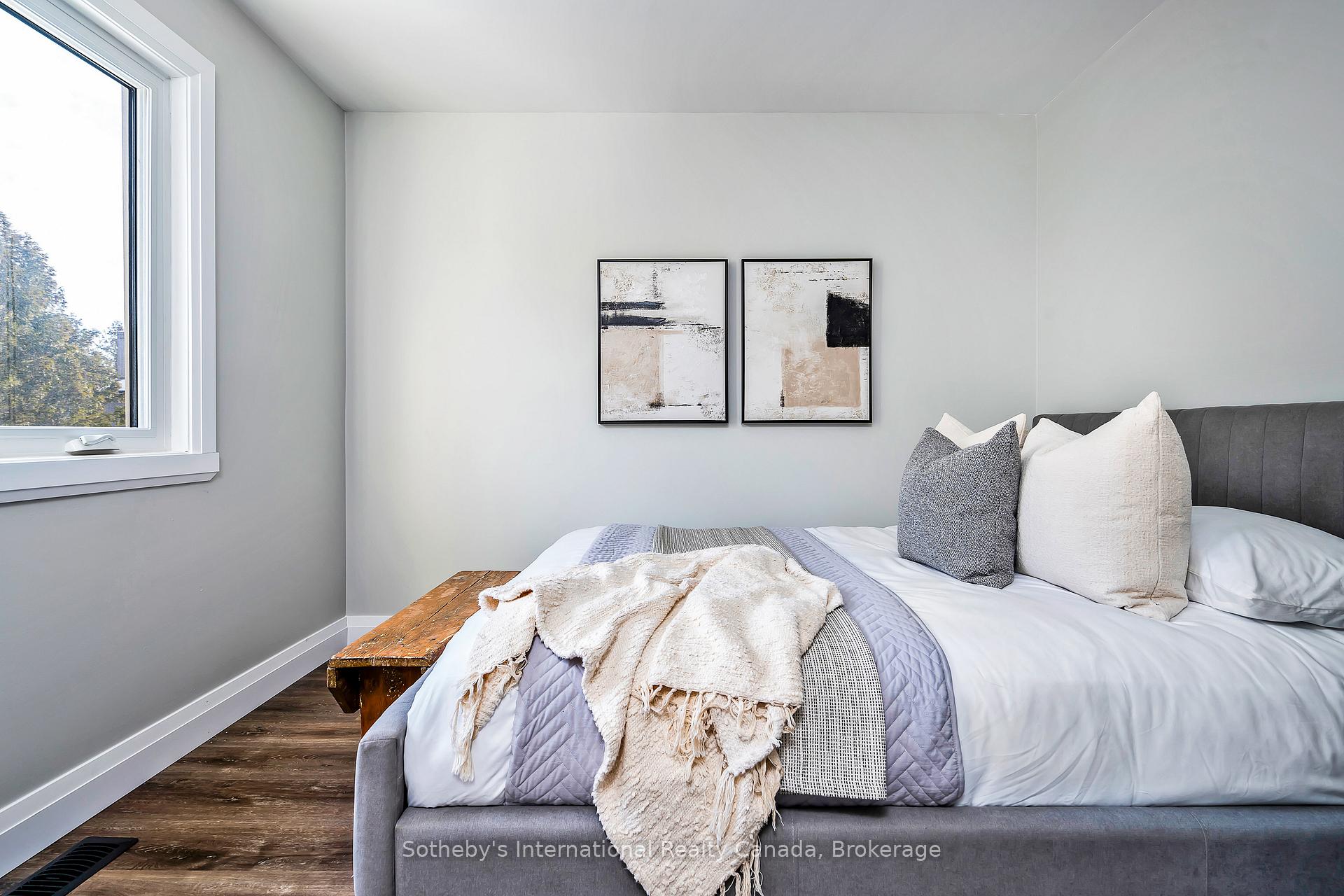 Photo 32 of 563 Oxbow Crescent, Collingwood — HOMEH