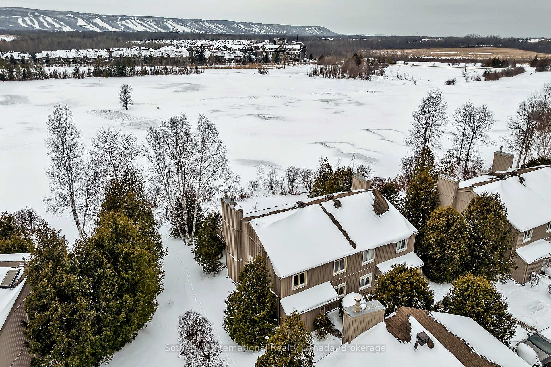 Photo 35 of 563 Oxbow Crescent, Collingwood — HOMEH