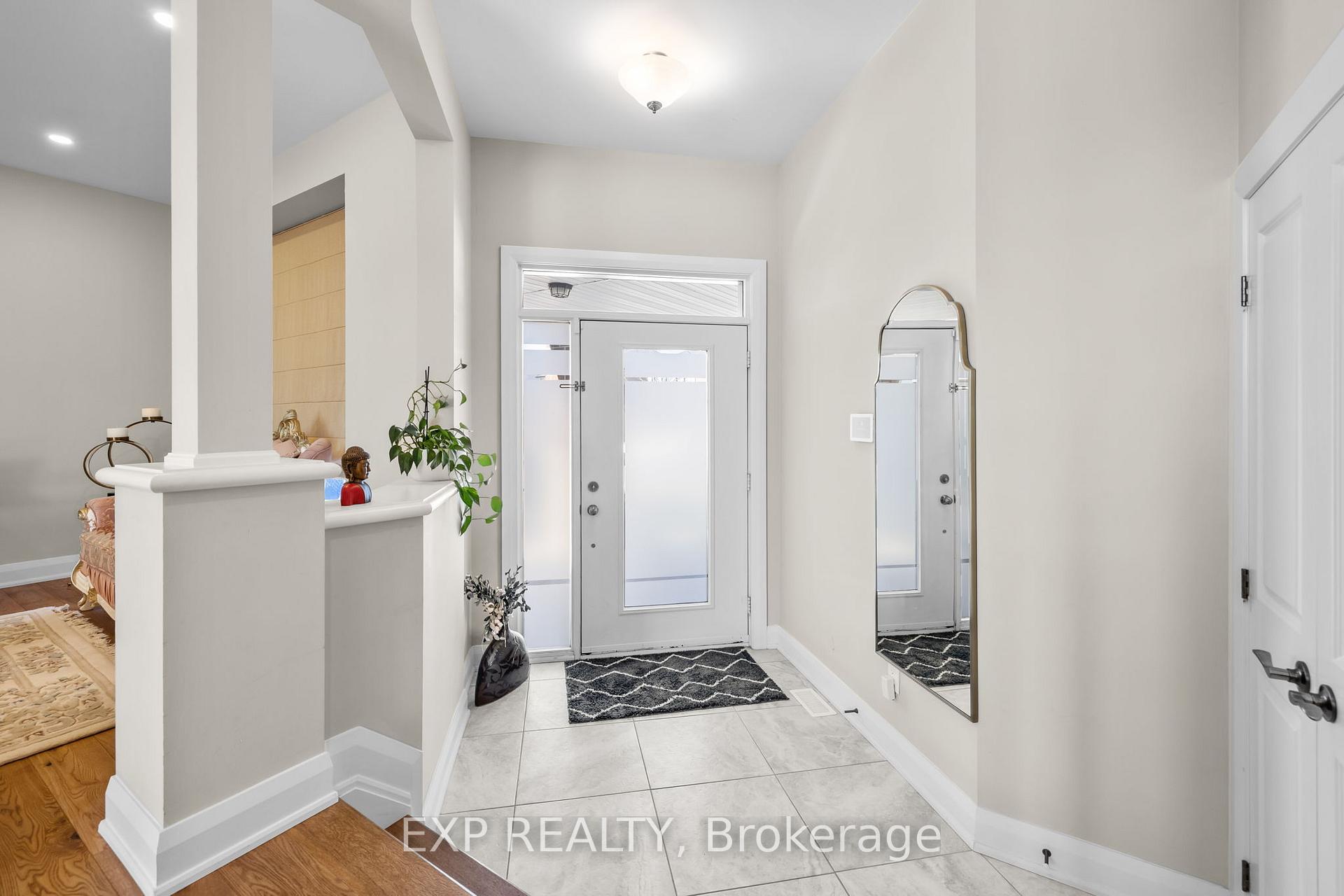 Photo 3 of 320 Serenade Crescent, Ottawa, Riverside South/Gloucester Glen — HOMEH