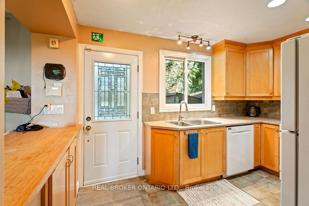 Photo 4 of Unit 3, 20 Kempster Avenue, Ottawa, Britannia — HOMEH