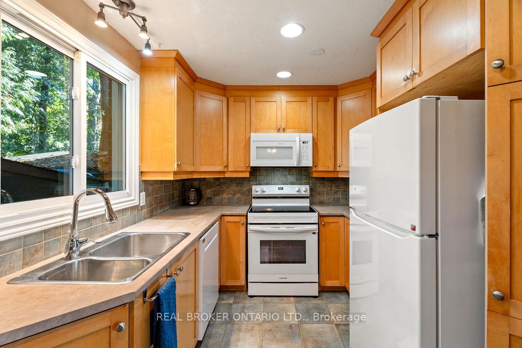 Photo 5 of Unit 3, 20 Kempster Avenue, Ottawa, Britannia — HOMEH
